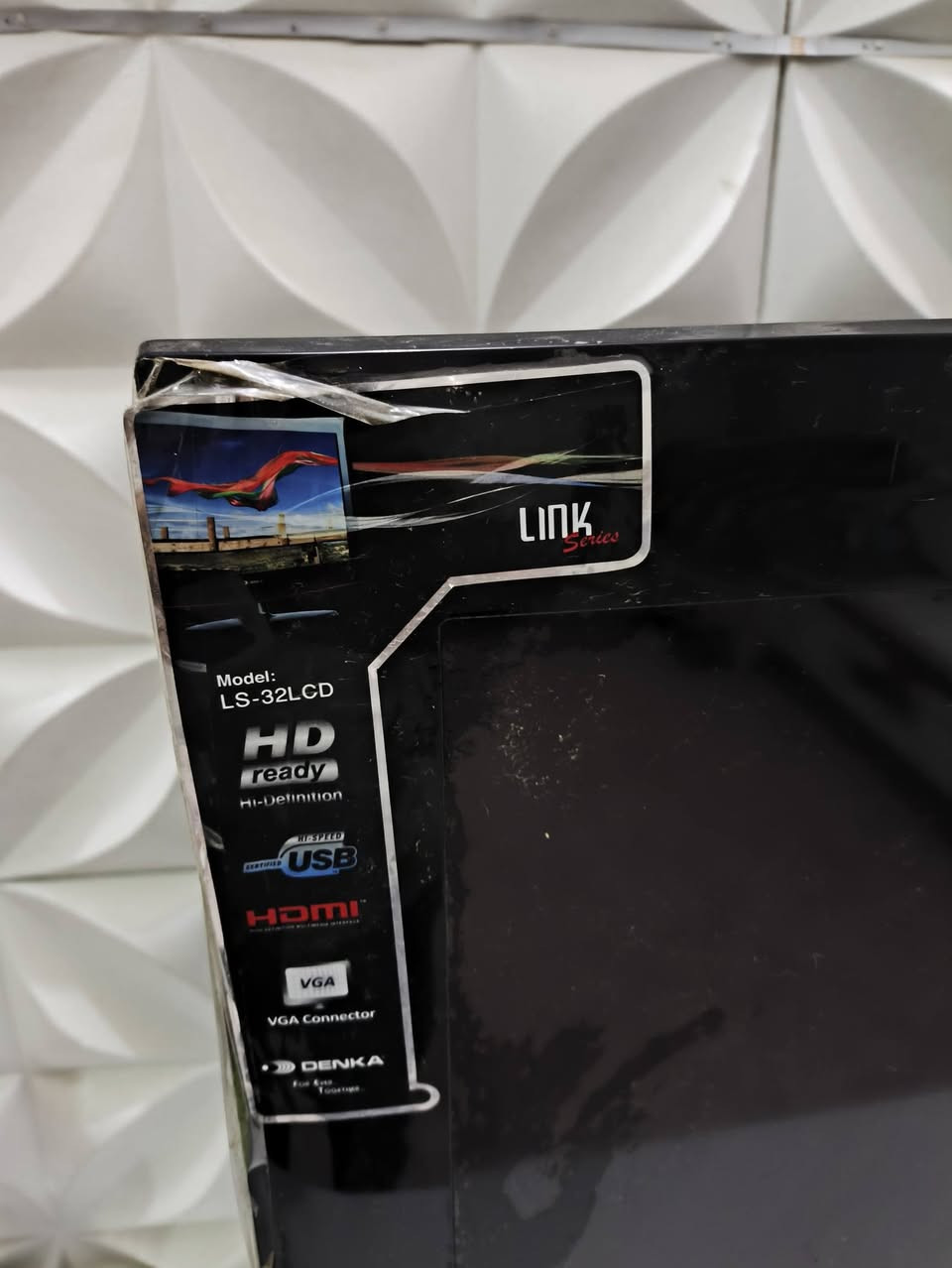 شاشه  DENIKA حجم 32  السعر 100 الف 
ولابتوب Lenovo السعر 150 الف
للتواصل رقمي ‏‪***********‬‏

