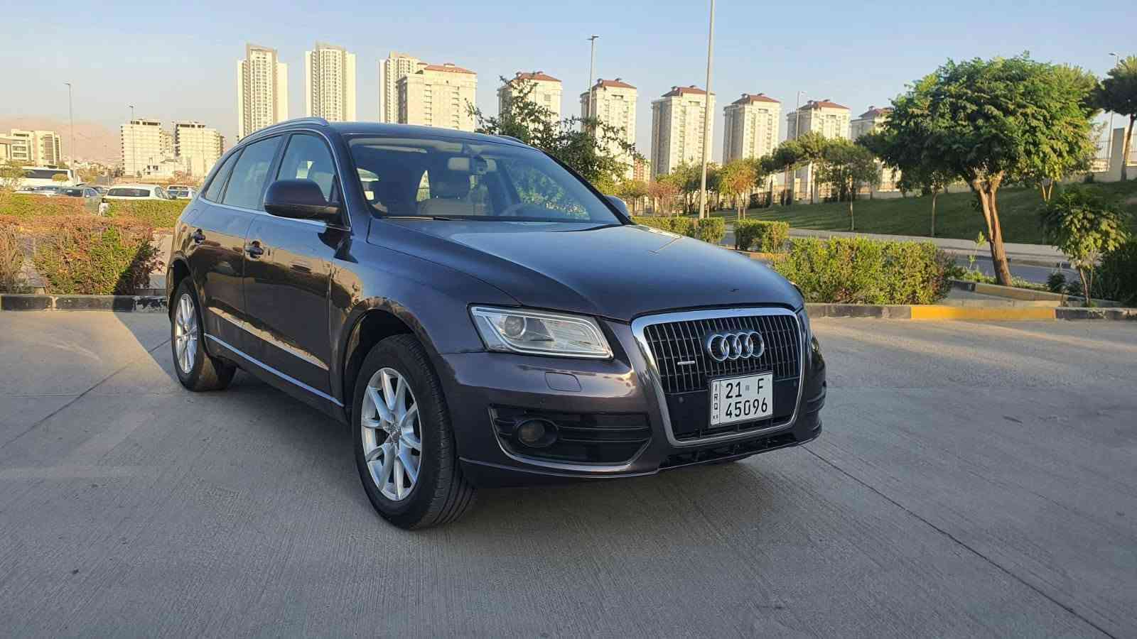 Audi Q5 quttro  2011
بێ بۆیاخ 
سعر 79 ورقە  قفل🔒
***********
🧲دەبڵ ئەکسل و و فول مواسەفات جگە لە سلاید
بەناوی خۆمەوەیە بێ کێشەیە 
کارەبیای و تەبرید و گەرمی هەموی بەشەرت 

مكاني سليمانية 
سيارة باسمي تحويل وكالة مباشر
*******************
الموديل : 2011 
مواصفات كواترو يعني دبل اكسل
محرك 4 سلندر ٢٠ تيربو (tfsi
 ***************
سيارة مكفولة من صبغ 

******************
مواصفات
Gps
شاشة اندرويد
ماشي ١٣٣ ميل
كاميرا  
بريك بصمة
كشنات جلد
تحكم ستيرن كامل 
تبريد  قطعتين مركزي
سلاجة
حساسات  أمامي وخلفي
نظام أوتو هولد 
تحكم مقاعد كهرباء
تحكم زجاج كهربائي
سنتر لوك
مشغل أسطوانات (CD) 
مدخل AUX و USB 
مصابيح ليد
مرايا كهربائية
بردات خلفي بلادي
مثبت سرعة
مانع إنزلاق
بلوتوث
07702️⃣1️⃣7️⃣5️⃣4️⃣8️⃣8️⃣ السليمانية, العراق
