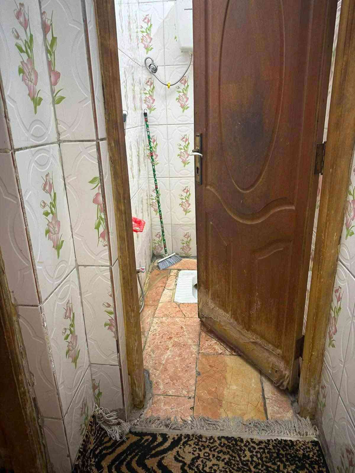 🏠 عمارة للبيع – كرادة داخل | من المالك مباشرة
📍 الموقع: كرادة داخل، شارع مغلق، مفتوح من جهة أبو نواس.

🏢 العمارة 3 طوابق، وكل طابق مستقل، ويحتوي على:
• 3 غرف
• هول استقبال
• مطبخ
• صحيات

📐 المساحة: 153 م²
📏 النزال: 16 م
📏 الواجهة: 9 م
🛣️ عرض الشارع: 6.5 م

💰 السعر: 650 مليون دينار عراقي قابل للتفاوض

📞 للتواصل والاستفسار:
واتساب أو اتصال: ***********

من المالك مباشرة – بدون وسيط.
