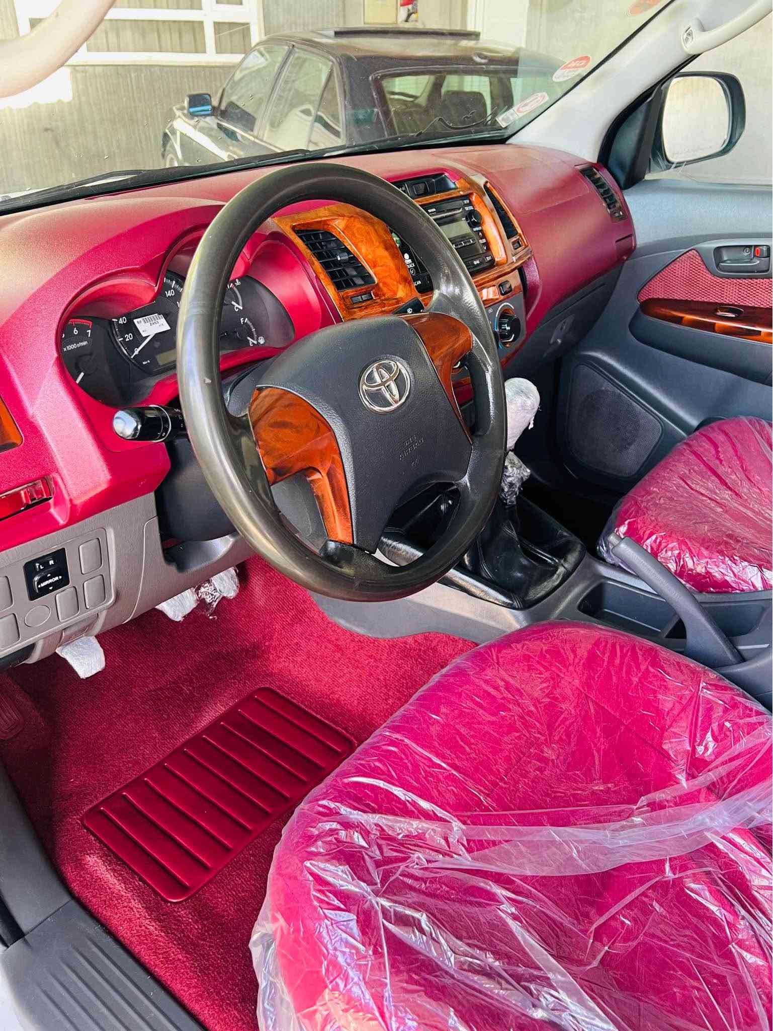 TOYOTA HILUX 2013
موديل 2013گئر عادي
گئرو مه كينه به شه رت 
ده بل ئه سل به شه رت
ته خمي پئشي نوئيه
تايه ويلي نوئيه 
سه ياره سبوخ عامه 
پشتو پئشي كه پسه بئ داخلي 
نمونه له جواني 
سه نه وي خلاس بوه 
ته عويل به شه رت 
*********** واتساب اكر, نينوى
