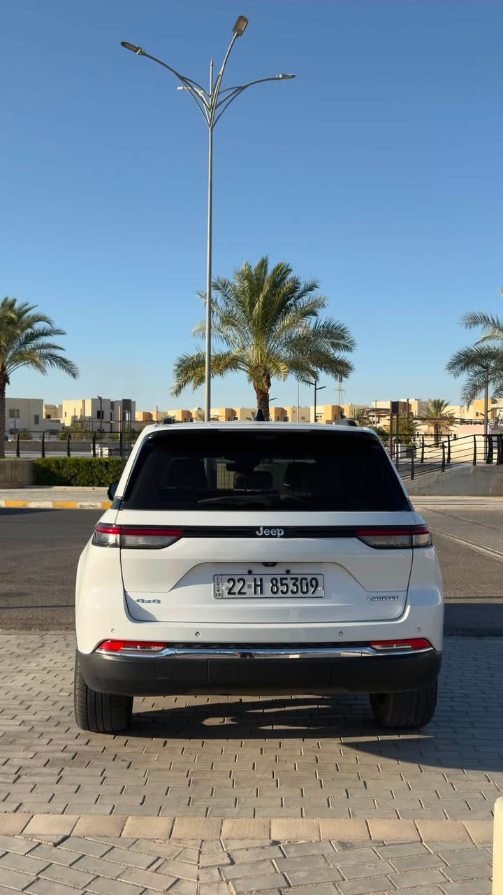 🔥 للبيع جيب جراند شيروكي Limited 2023 خليجي 🔥
🚘 Jeep Grand Cherokee Limited
📅 موديل 2023
🌍 وارد خليجي
⚙️ V6 – 6 سلندر
🛞 دفع رباعي 4x4
📍 الممشى: 39,757 ميل

✨ المواصفات:
• شاشة وسطية كبيرة 10.1 إنچ
• Apple CarPlay
• نظام ملاحة Navigation
• كاميرا وأنظمة مساعدة للسائق
• تحكم بالمقود
• تحكم كامل بالمقود من الأزرار
• تشغيل بصمة / زر تشغيل
• كراسي جلد
• تدفئة وتبريد الكراسي
• تدفئة المقود
• تحكم أوتوماتيك بالمكيف
• نظام اختيار وضعيات القيادة:
Auto / Sport / Snow / Sand-Mud
• فتحة سقف بانورامية
• حساسات ومواصفات أمان متعددة
• داخلية بيج راقية
• لون خارجي أبيض
• السيارة نظيفة 

💎 جراند شيروكي Limited بمواصفات راقية، جاهزة للفحص من قبل المشتري.

💰 السعر: [410]
📞 للتواصل: [***********]
