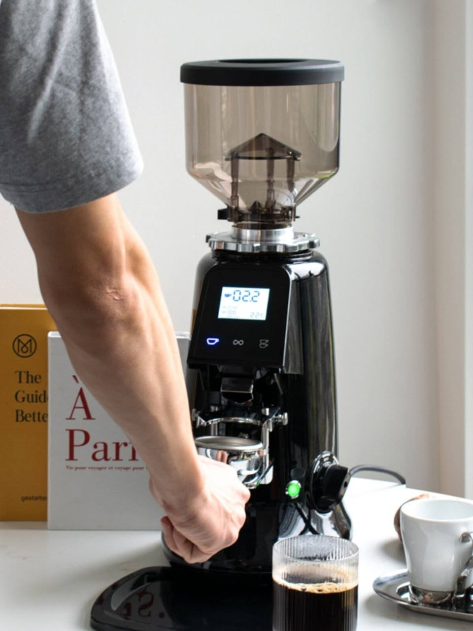 AG Esspresso ag600
64mm steel blade 
touch screen 
لون أبيض 
***********
