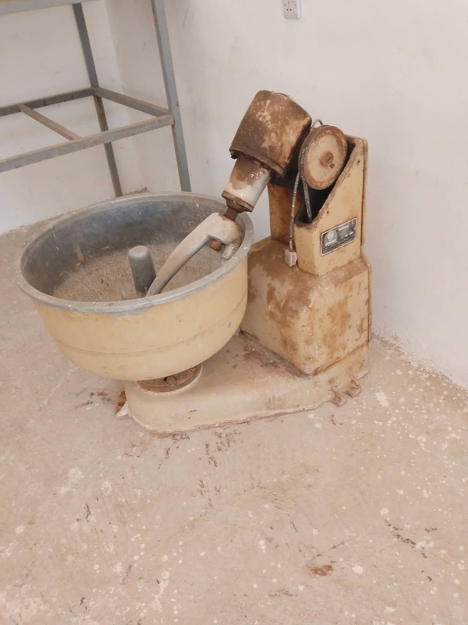 فرن بيتزا داخل حجر عجانه نص كيس طحين غراض اخو جديد ***********
