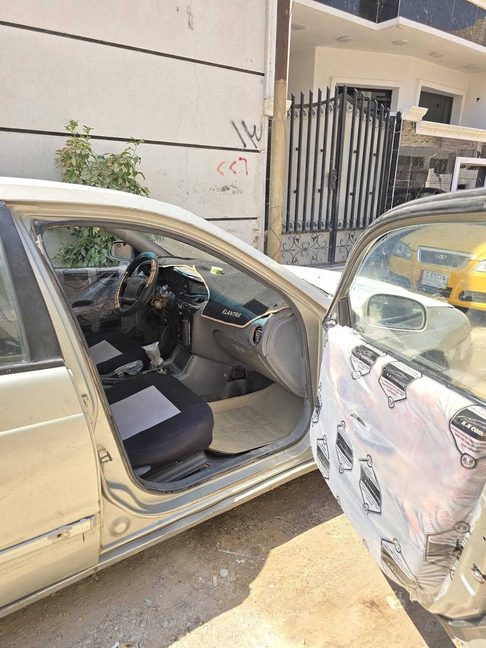 السلام عليكم 
دايو لكنزا موديل 1999
 رقم انبار 
تحويل مباشر 
گير عادي 
محرك 1800 
بيها صوت بالمحرك بايعها ع وضعها
السعر 16 ورقه وبيها مجال بسيط
مكانها الرمادي البو ذياب
رقم التلفون ***********
