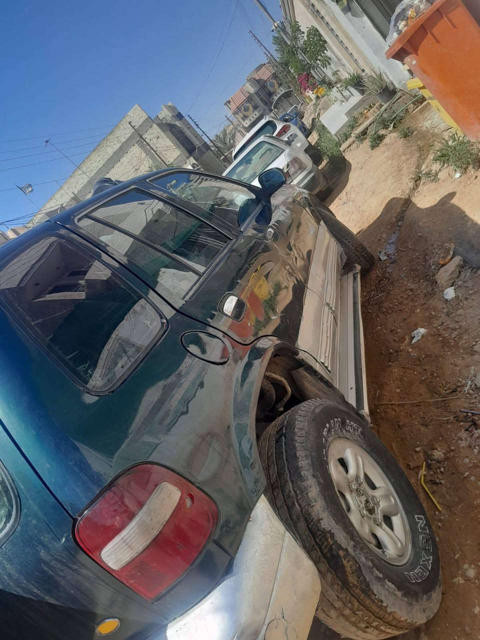 السلام عليكم 
كيا سبورتج موديل 94 رقم بغداد دولي سنويه لل2030 المكان بابل مالكها في بابل 
السياره خير من الله  مكينه بلادي 2000 مسكر وكير اوتماتيك كهربائيات كلها شغاله نقصها فقط التبريد بدون حادث مصبوغه قبل فتره للجماليه اللون زيتوني غامق 
السعر 35 او مراوس بسياره اوتماتيك متواجد عالفيس والخاص رقم الهاتف *********** واني خادم للجميع
