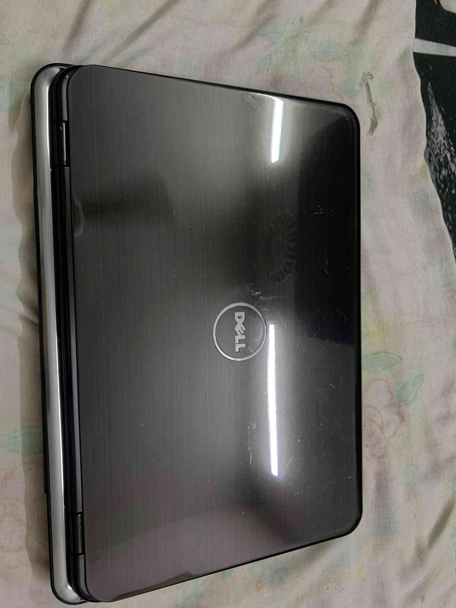 السلام عليكم
لابتوب DELL للبيع 

لابتوب يفيد للدراسه ول تصفح ول ألعاب المتوسطه

لابتوب نضيف  نقصه فقط بطاريات ول شاحنه مالته موجوده 

مواصفاته موجوده بل صور السعر 85 وبيه مجال للشراي 

مكاني بغداد الحريه  

لاستفسار خاص ..
