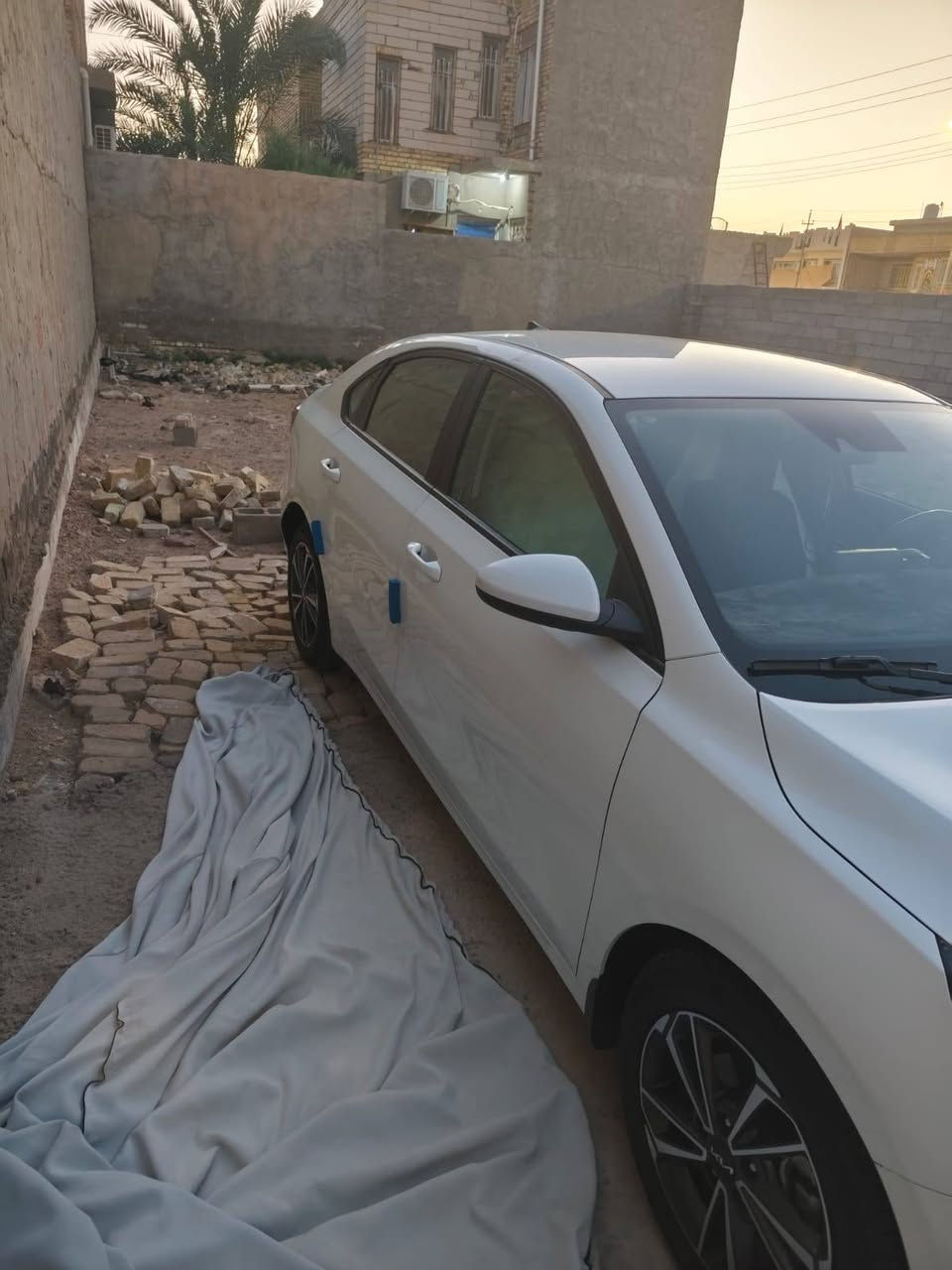 السلام عليكم كيه فورتي للبيع موديل 22معوقين ميسان سياره حادثها قبق جنطه مبدل بلاد وتعديل جاملغ السياره ماشيه 75الف السعر 140وبيه مجال***********
