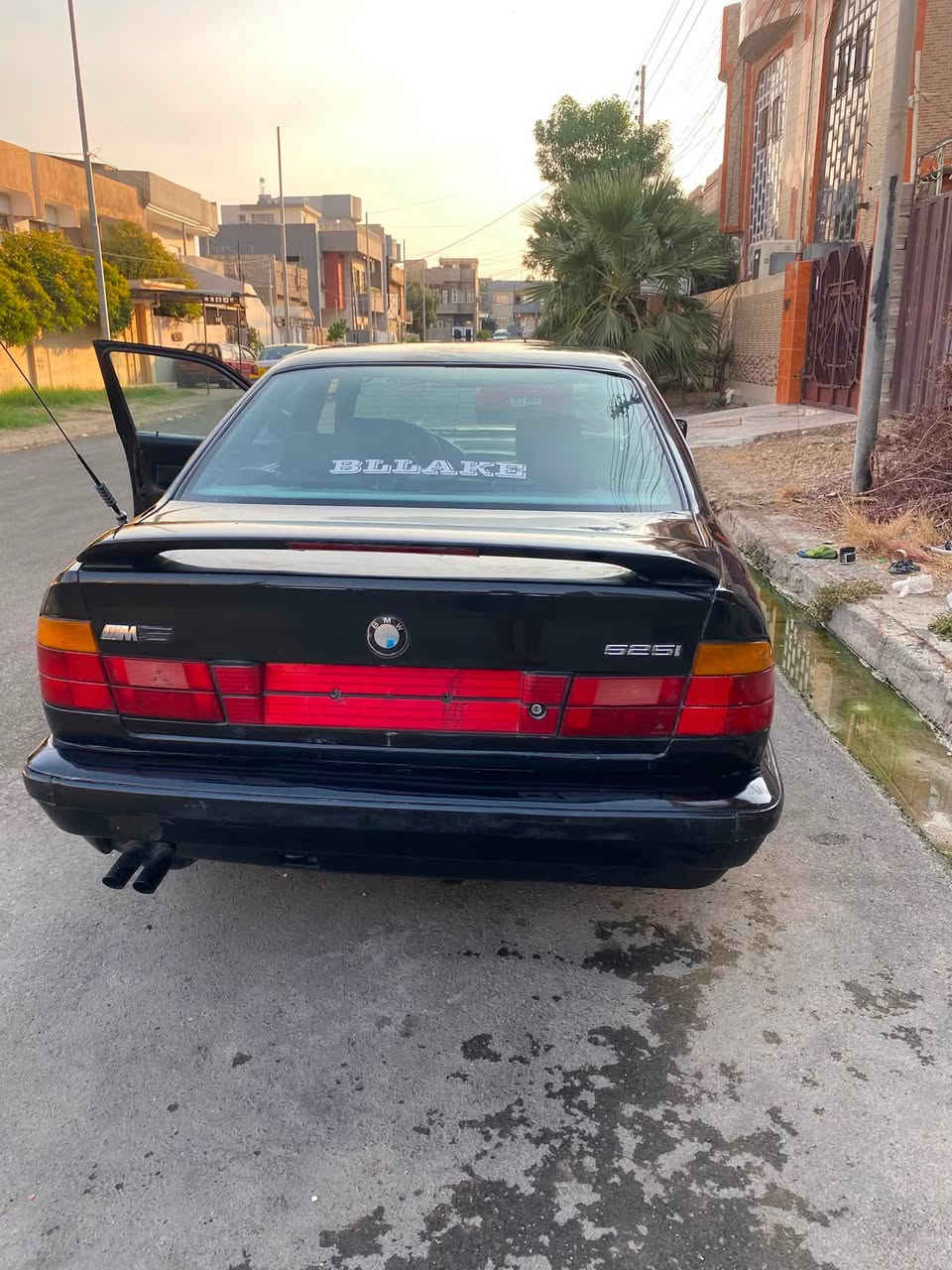 سلام عليكم 
bmw525اصل بليته وسنويه 

محرك كبس كير عادي
صبغ عام جماليه 
رقم الماني نينوى شرط تحويل 
موديل ١٩٩١
سعر ٤٥ بيه مجال 
عنوان موصل حي البكر
هاتف ***********

