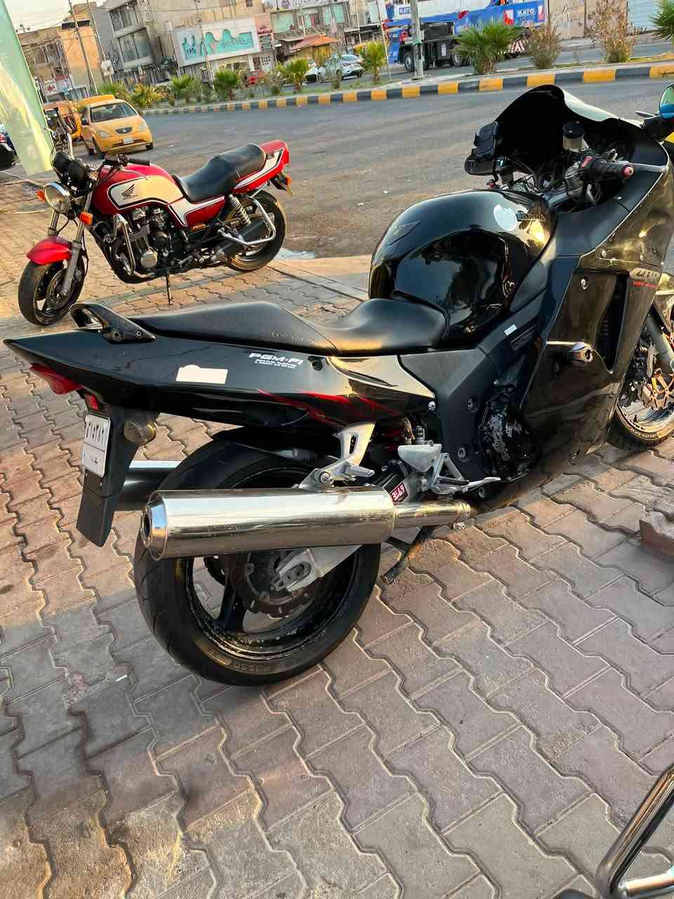 السلام عليكم هونده ١١٠٠ وميه دراجه جديده رقم بغداد طالعه من كلشي وكلاشي ماشيه ٣٢ دراجه جانت مضمومه السعر ٣٢ وبيه مجال 
*********** مكان دراجه العمارة

