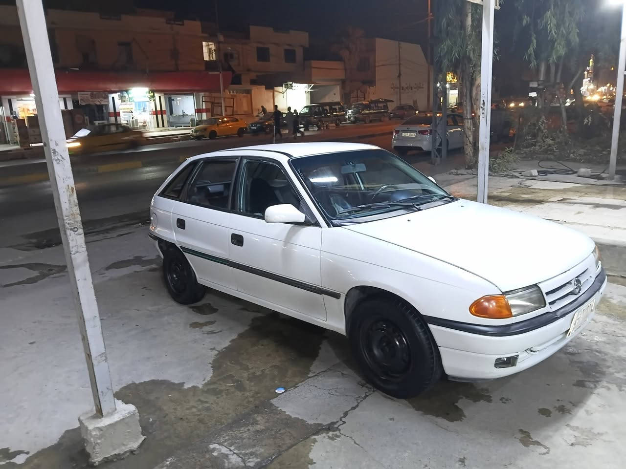 استرا حجم 16, محرك وكير شرط دواير ودوسات مصلحين وبيها معجون بل تكمة اليمين فوك الباب وشوية بل سقف كربون بية بس متوقف ورقي وكالة عامة بسمي تريد تحويل صحبها موجود ترهم مرواس  ***********
