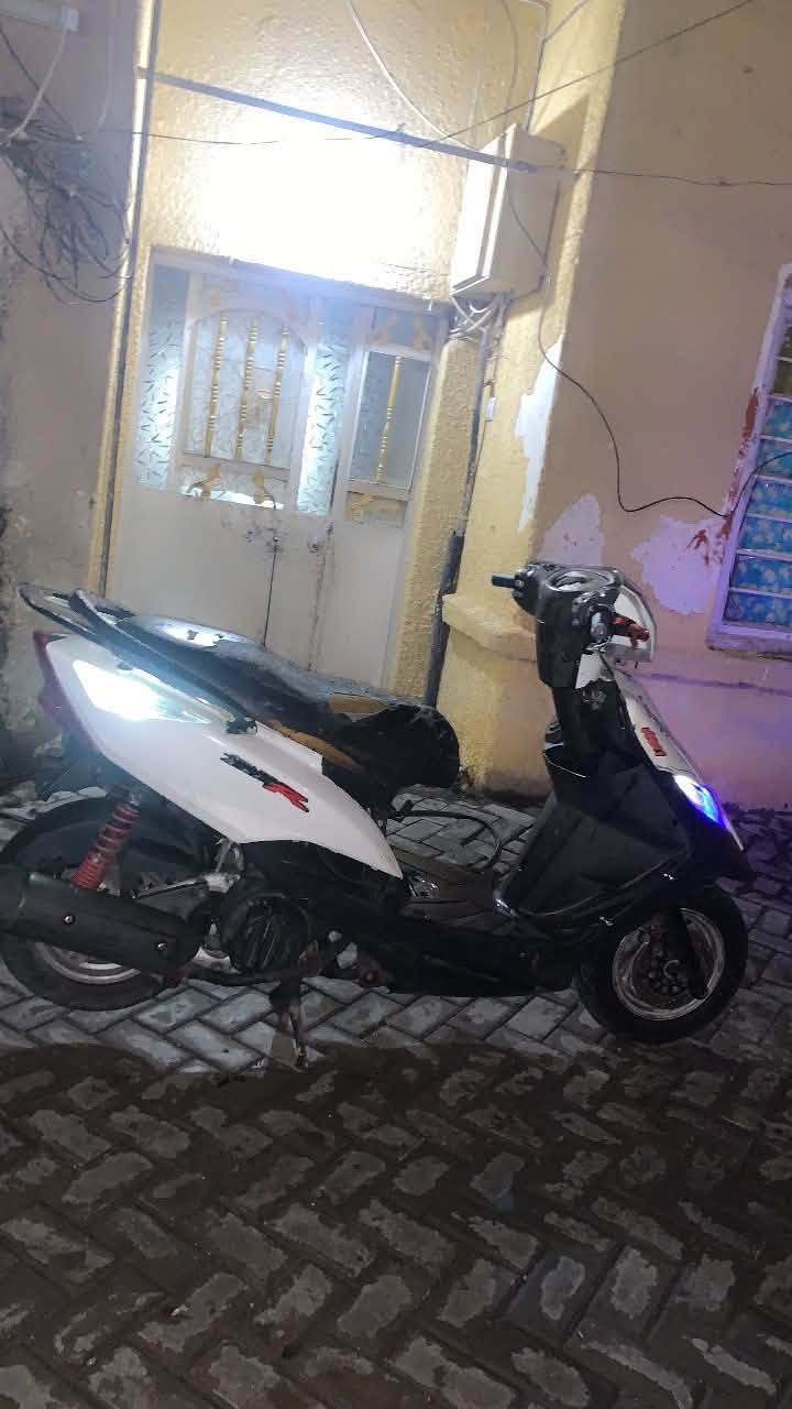 دراجهة ثلعب مكينهة ممفتوحهة بيهة كلج امامي رياضي ويدات رياضي وبيه زنون الدراجه نضيفه وبيه نقص سبعه مال كور وفج دراجه كفاله عامه مـــن كلشي سعره 550 وبيه مجال مكاني بغداد الاعظمية وهاذه رقمي ***********
