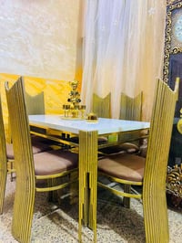 مائدة طعام • جديدة • بيع مستعجل