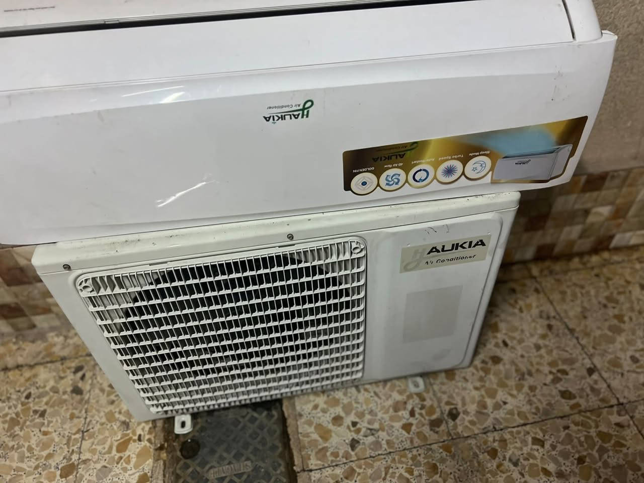 سبلت للبيع سعر 250 فقط قطعه داخليه بيها ليك مامتواجد خاص هاذ رقمي للتوصل *********** سبلت بعده كلش جديد
