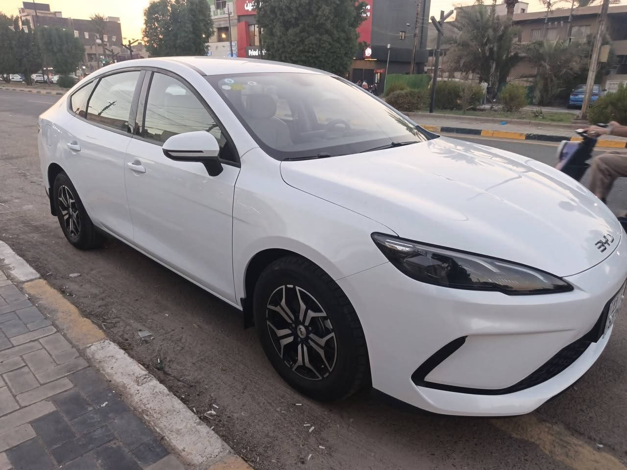 السلام عليكم
BYD SEEL 05 
موديل " 2025 
عداد المسافه 15 الف 

مواصفات " بصمه ، شاشه ، لدات امامي خلفي، داخل ابيض ،  ويل اسود ، اشاير جانبيه ، حساس خلفي ، كامره خلفيه ، وبقية مواصفات السيل المعروفه 

مكفوله كفاله عامه

العنوان " بغداد الغزالية
السعر 20500

للاستفسار ‏‪***********‬‏
