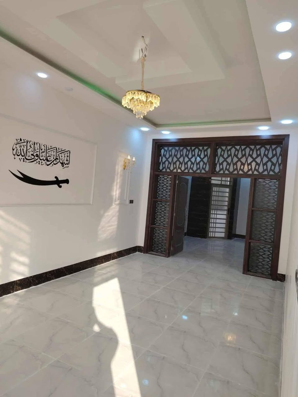 مناسب جدا جدا 150متر
.
               55وبي مجال  كامله مفتاح 

تفاصيل البيت//
 [ غرفتين وصاله وستقبال ومطبخ وحمامات داخل وخار ج] 

منطقه تبليط بلكامل اناره ليليه 
نوع البناء طابوق جمهوري اساس وسقف صب كونكريت 
طابو زراعي سند 25قرار محكمه 

النجف شارع المطار الصب مقابل قريت الغدير 
للستفسار ***********

***********

تابع اصفحه ليصلك كل جديد
