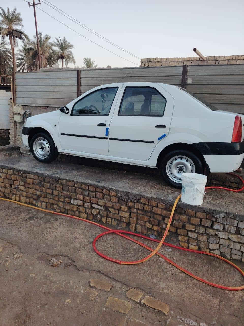 رينو 2009 مكفوله فقط بارد بجاملق تبريد محرك حداديه شرط سعر 40 وبيها مجال ***********
