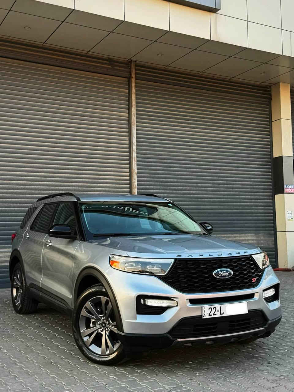 السلام عليكم  
للبيع فقط
‏FORD EXPLORER 2023 
مواصفات XLT
- فول رادار سستم امامي جانبي خلفي
‎كاميرا خلفي حساسات خلفي 
‎بسمه تشغيل بسمه ابواب 
‎تشغيل عن بعد
‎صندق شفت كهرباء
‎- كشنات جلد ابيض و اسود   كشنات كهرباء كشنات هيتر  ستيرن هيتر
‎- ويل مكحل حجم ٢٠ 
‎- مخارج كزوز ظاهرية 
‎- شاحن لاسلكي 
لايتات ليدو زينون بكلايت ليد
‎ ستة وضعيات قيادة
‎محرك 4 سلندر 2.3 تيربو
‎- ماشيه 28 الف فقط  
‎- تدفئة كشنات وستيرن 
‎- كشنات منفصل VIP
7 راكب
تبريد مركزي
‎- حادث السيارة  بنيد صبغ بدون دواخل
السيارة مرقم جاهز
‎للاتصال والاستفسار اكثر 
***********📞
