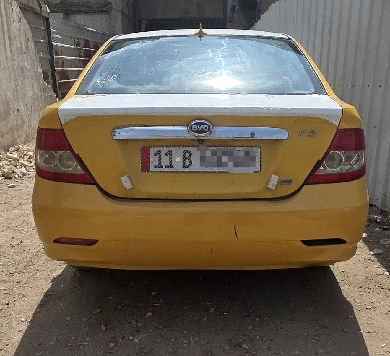 السلام عليكم
للبيع byd f3 موديل 11 السيارة بأسمي رقم جديدة مصفرة هيئة وضريبة وغرامات شرط التحويل ثاني يوم السيارة جاهزة من كل شي نقص فقط التبريد 
السعر 38 وبيها مجال بسيط للشراي 
الاتصال على الارقام 
***********
***********
