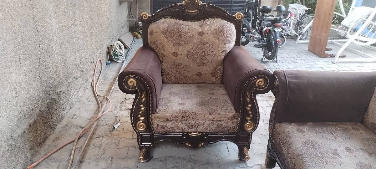 السلام عليكَم
طخم قنفات للبيع  بسعر ٣٥٠ الف
بغداد. الكرادة. قرب المسرح الوطني
***********
