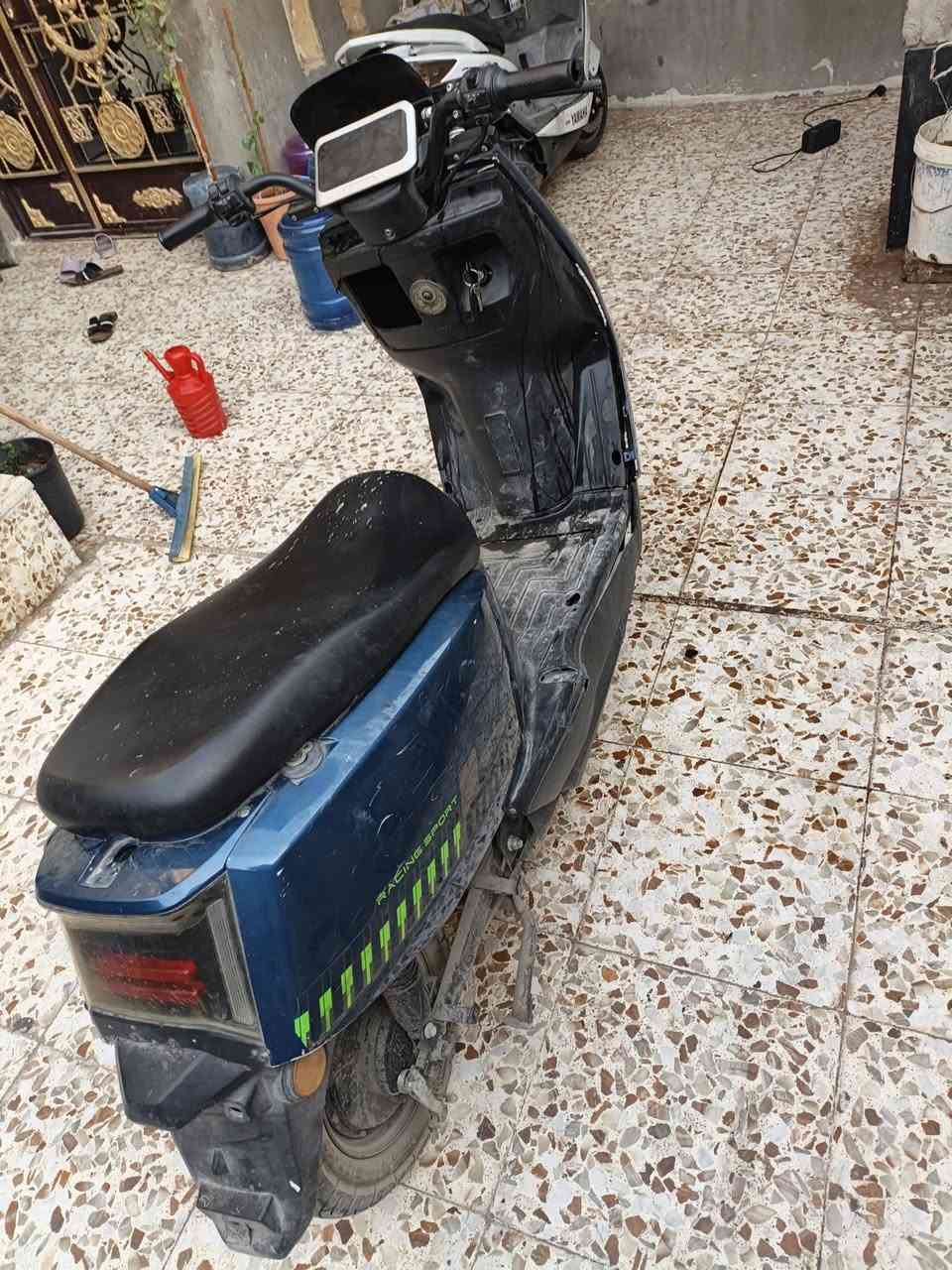 سلام عليكم دراجه شحن 5باتري نضيفه وشغاله وكامله ضواها موجود اصفاح موجود فقط كفرات تعبانه يعني ينرادلهن ضب وهاي سوالف شغال كلشي بيها وجاهزه سعرها275وبيها مجال بسيط جدا مكاني حي الجهاد بغداد ***********
