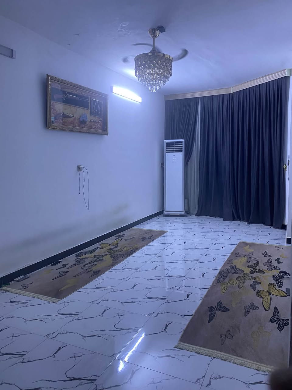 السلام  عليكم  بيت  مساحه  100متر  منطقه ابو درع الشارع العريض بناء حديث متواجد واتساب***********
ع رصيد***********
