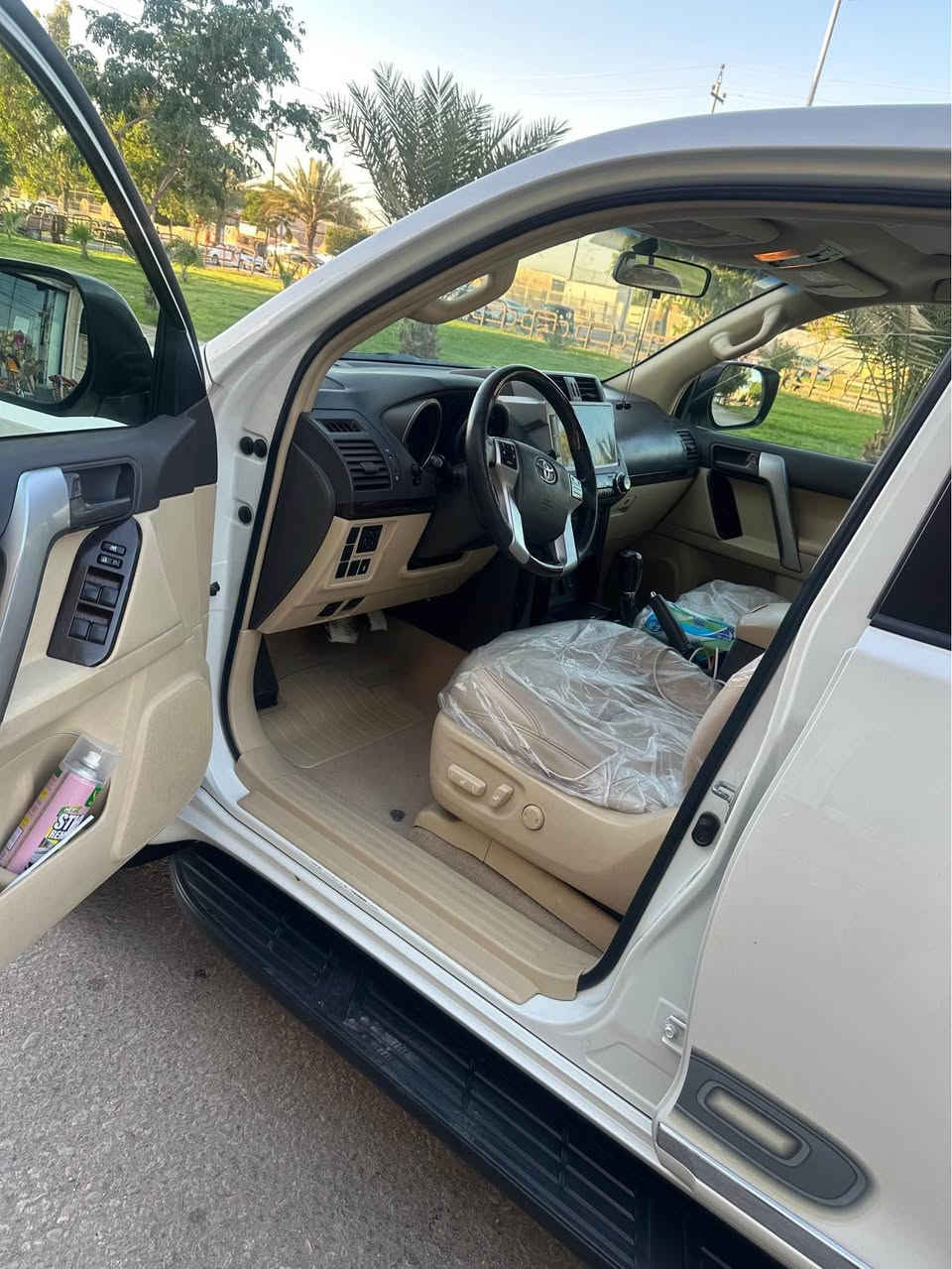 المواصفات ۰ txl 
محرك 6سلندر 4000
دبل تانكي
حساس خلفي امامي
ثلاجه 
تحديد مسار
مري كهربائيه
الجام يصعد تلقائي عند القفل
كشنات جلد 
كشنات كهربائيه
شاشه اندرويد. والبلادي مالته موجود
منظومه زنن اصليه 
سبير تعليك ومانازل 
فتحه 
السياره هواي بسه مواصفات بعد
*********** كربلاء, العراق
