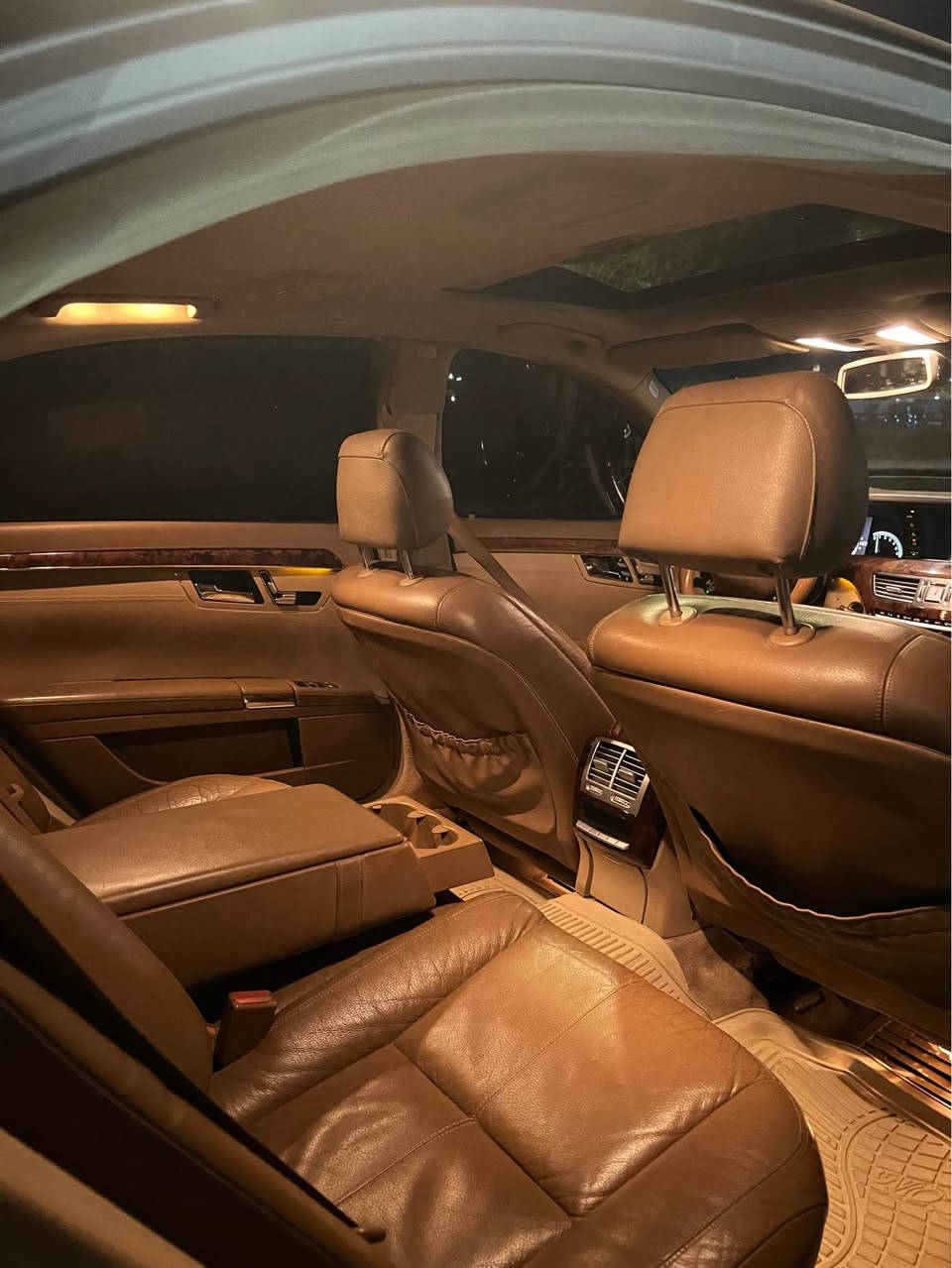 Sclass
350v6
2009 
مه نه فسيت 🧾✅
ساغ ساغ
گيرو مه كينه و ته قه و ره قه ي به شه رت بيلاد ناو قه يسي
سه ياره كه نمونه يه له جواني شه ش پستؤني مكينه مرغوب.
گؤرينه وه ش ده كه م به شتيك به دلم بيت 
له هه وليرم 
***********
Watss app 
Viber 
✅🧾 أربيل, العراق

نص مكتوب في الصور:
- Dubai saxx