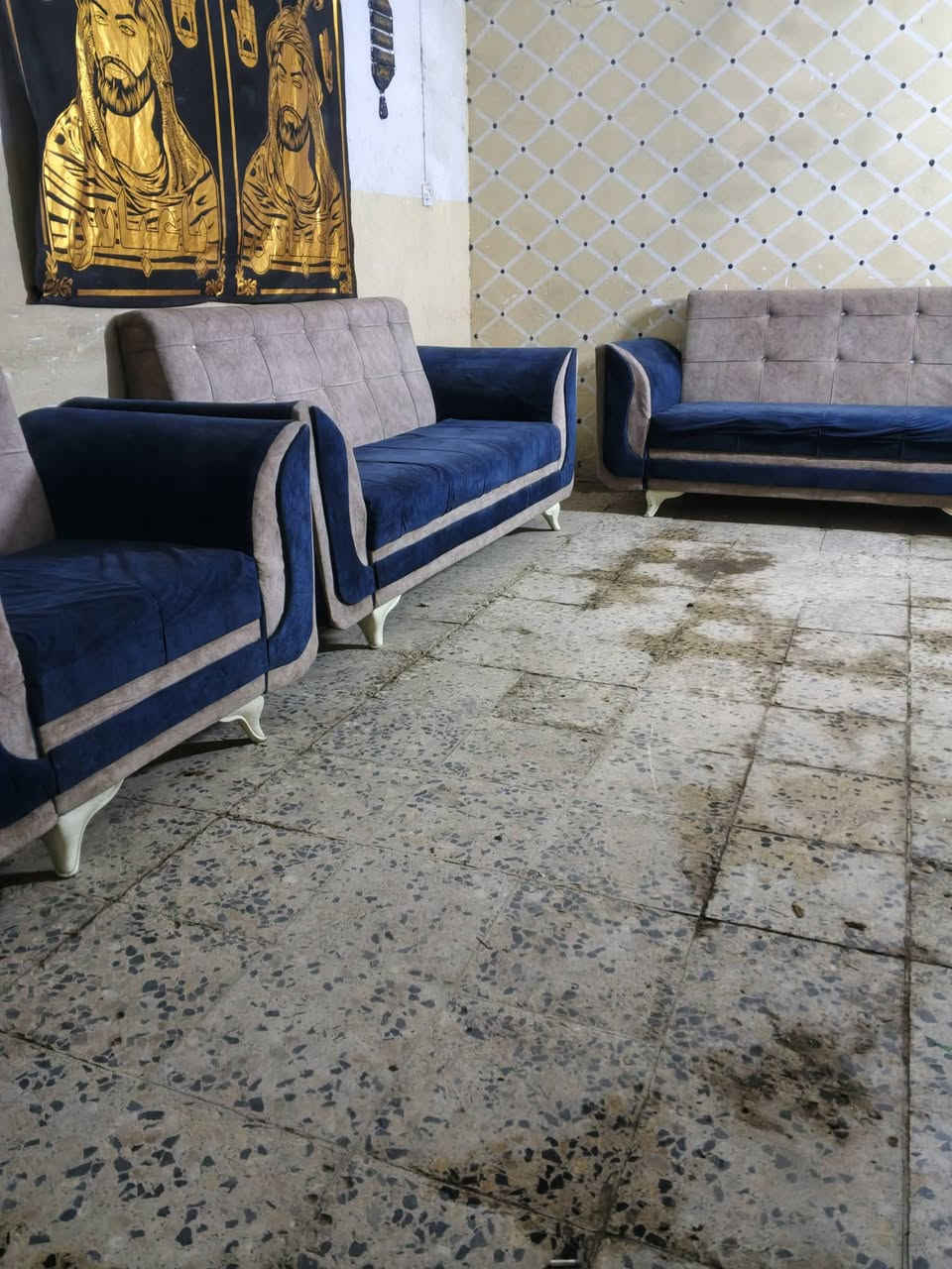 تخم تسكام نضيف عشر مقاعد نسبة نضافته75 بسعر 240وبيه مجال العنوان بابل الحمزه الغربي الحي العسكري الاستفسار ***********
