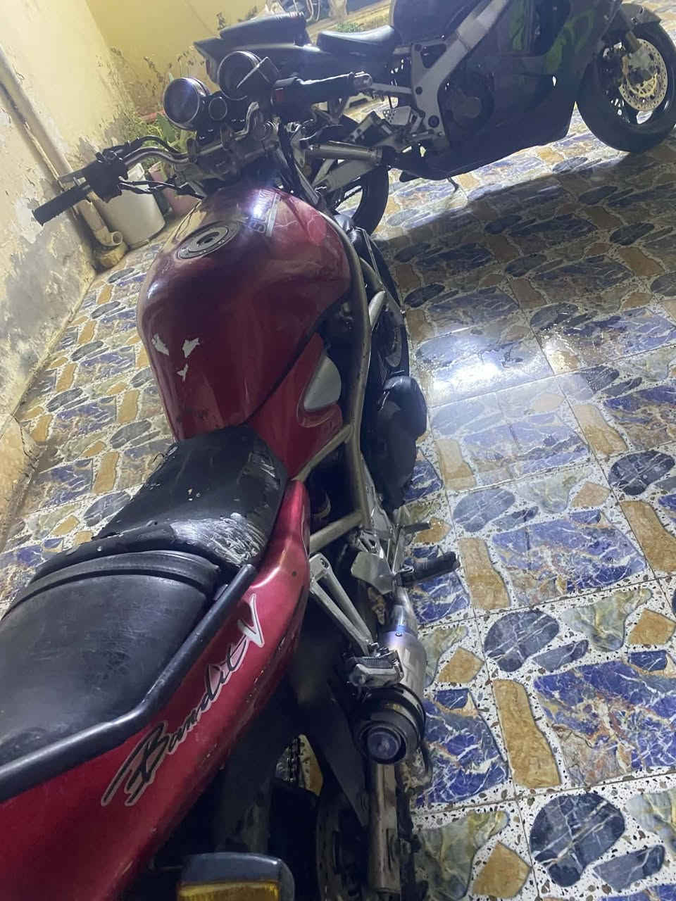 السلام عليكم باندة 400vc مكفولة وشرط جيب فيترية وفحص العنوان دوانية السعر 1و100 هاتف ***********
