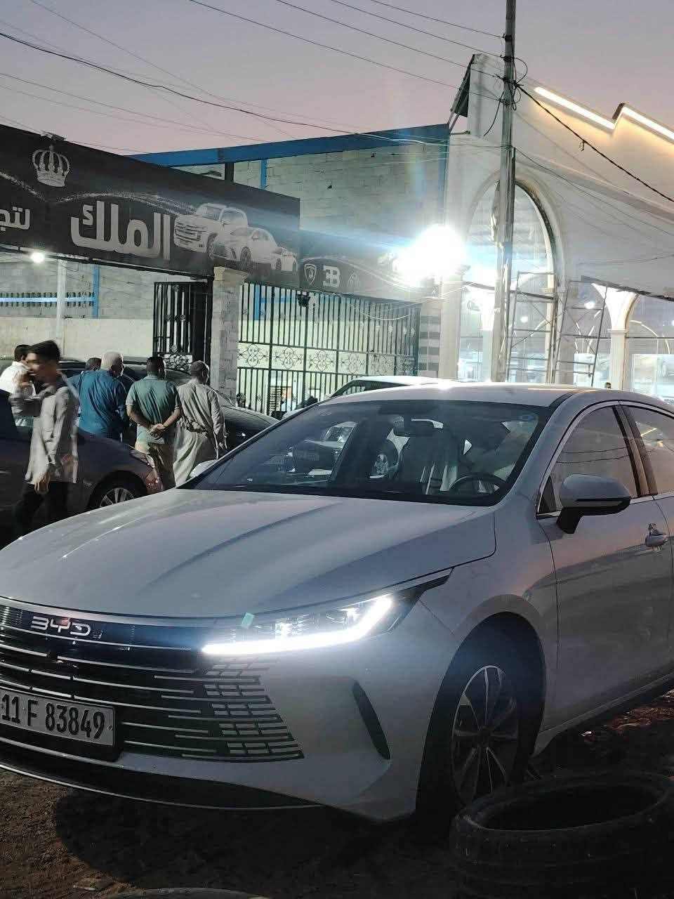 السلام عليكم ..
BYD دسترويال 
موديل 2025
ملاحضة// السيارة جديدة مكفولة كفالة عامة ماشية 7000
المواصفات//
بصمة ✅
فتحة سقف ✅
ترحيب ابواب ✅
مري طبك✅
لد امامي ✅
شاشة جبيرة✅
شاشة تدوير 360 درجة ✅
اشاير بل مري ✅
كير موس✅
قطعتين تبريد ✅
تشغيل ذكي ✅
شاحن كهربائي✅
العنوان // معارض البياع الشارع الاول✅
السعر// 135الف دولار مجال بسيط جداً حك الجية 
للستفسار //***********
