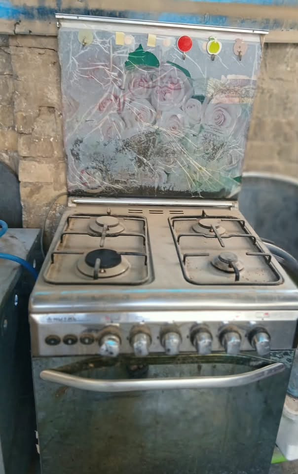 السلام عليكم غراض بيت للبيع مكاني الاعظمية
*********** واتساب 
بيهم مجال طبعا جديدات بس عليها شوي تراب وماخذتهن كلش غاليات ونوعية تجنن 
طباخ اربع عيون ١٥٠ 
مبردة ١٥٠
مجمدة ٣٥٠ 
غسالة حوضين ١٥٠
