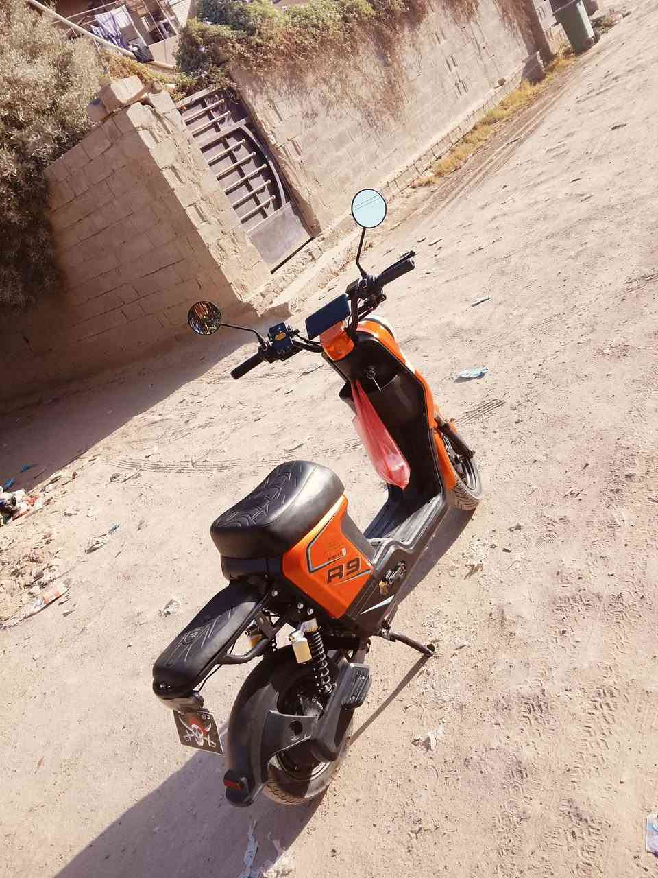 سلام عليكم شباب عندي دراجه R9 للبيع فول مواصفات 
مستخدم شهرين نضيف كهربائيات كلهَ شغاله دارجة مكفوله كفاله عامه السعر:350 . بيهَ مجال بسيط ...*********** تواصل واتساب فقط
