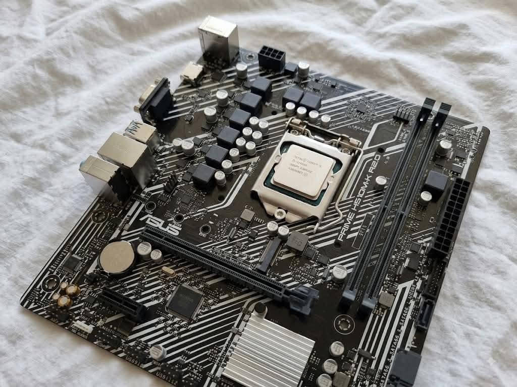 للبيع....... 150 الف قفل🔒
معالج i5 11400 f
بورد  asus prime h510m-k
قطع شرط الفحص نظيف
للتواصل ***********
