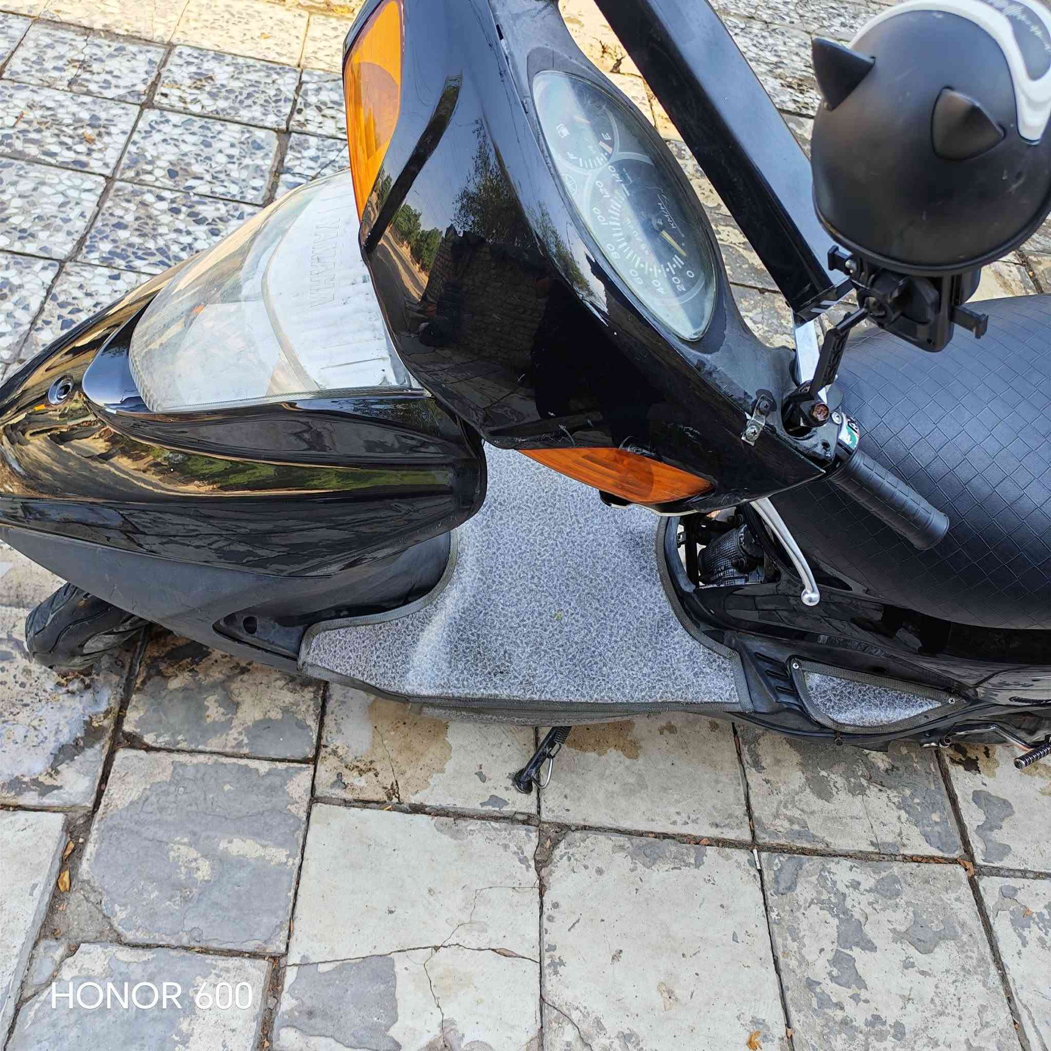السلام عليكم دراجه بريز كابريتر دراجه نضيفه وموجوده كفراتها الاصليه  سعر 650 وبيها مجال بغداد مدينه الصدر 
رقم الهاتف ***********
