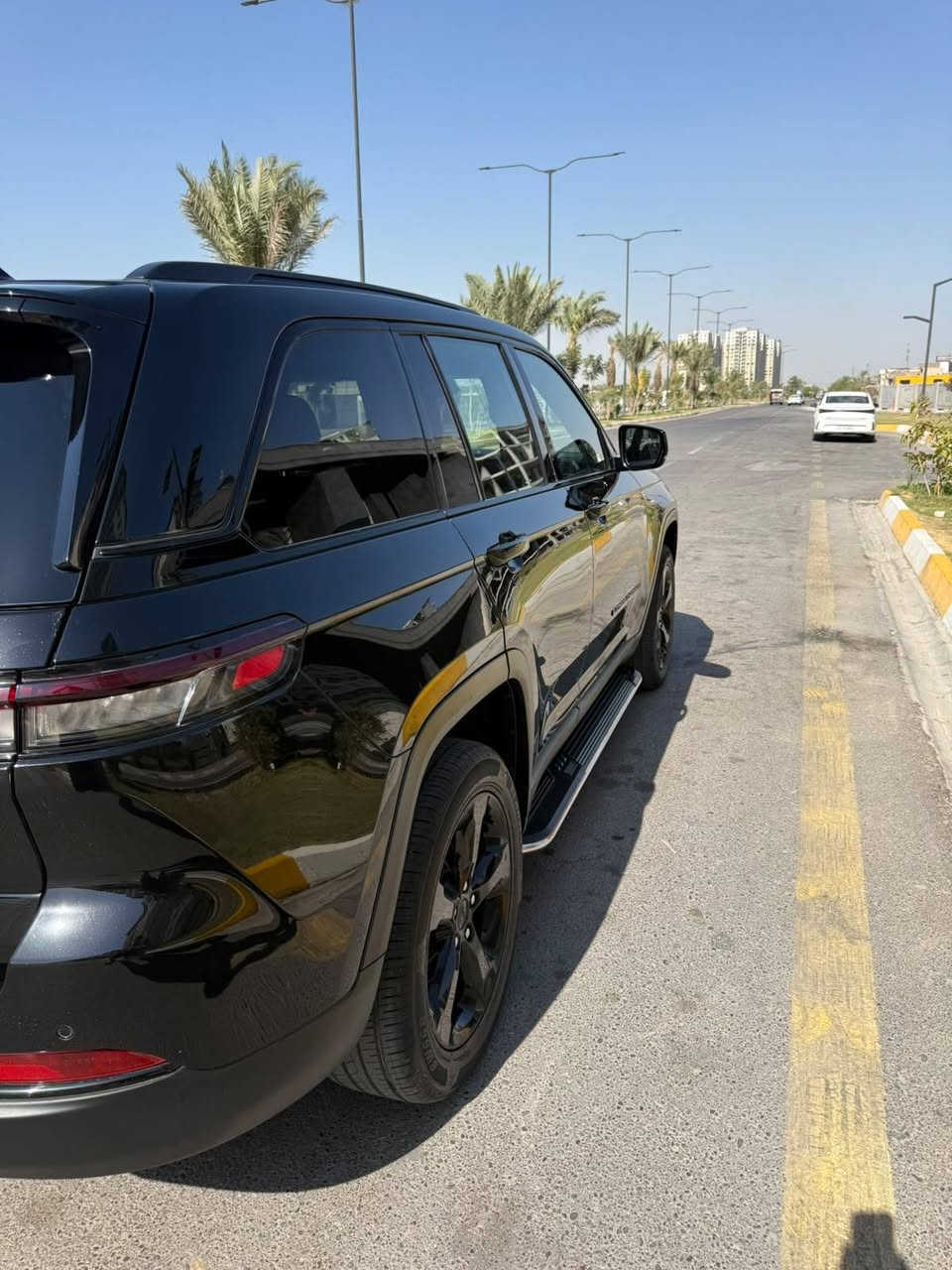 سلام عليكم جيب موديل ٢٣ خمسه راكب فتحه تشغيل ع بعد صندوق كهرباء دفع رباعي كشن كهرباء ....فتحه...رادار امامي خلفي بعد بيها هواي مواصفات  رقم اربيل ماشيه 7 الف ميل الحادث فقط بنيد ضربه سطحيه من غير دواخل ولا شاصي لا لغود  حته لايتات نفسهن مالتها  والبنيد ابدل نفس الون السياره مابيها قطرة صبغ  ***********  مكاني بغداد حي الجهاد السعر 290 بيها مجال شي بسيط والسياره جديده واحلا من الصور
