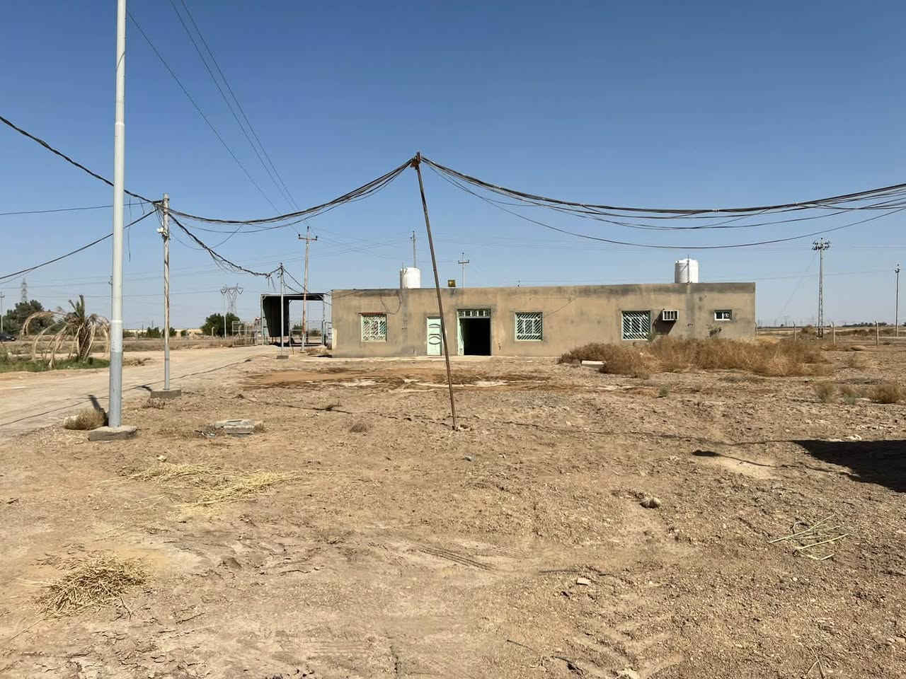 حقول دواجن للبيع
مشروع دواجن للبيع يحتوي على اربع حقول كامله ومساحة كل حقل 100*12 مع ملحقاته و اربع حقول مدفونات و معمل علف متكامل وسياره نقل علف و مولدات عدد 3 500 كي في و منظومة ماء ار او و نظام القاعات حديثه 2021 و جرار مع منظومه نقل العلف من المعمل للقاعات ومساحة المشروع 120 دونم والمشروع شغال والحمد لله وسبب البيع لعدم التفرغ 
العنوان / ذي قار - قلعة سكر  
الاتصال على الرقم 
***********
***********
