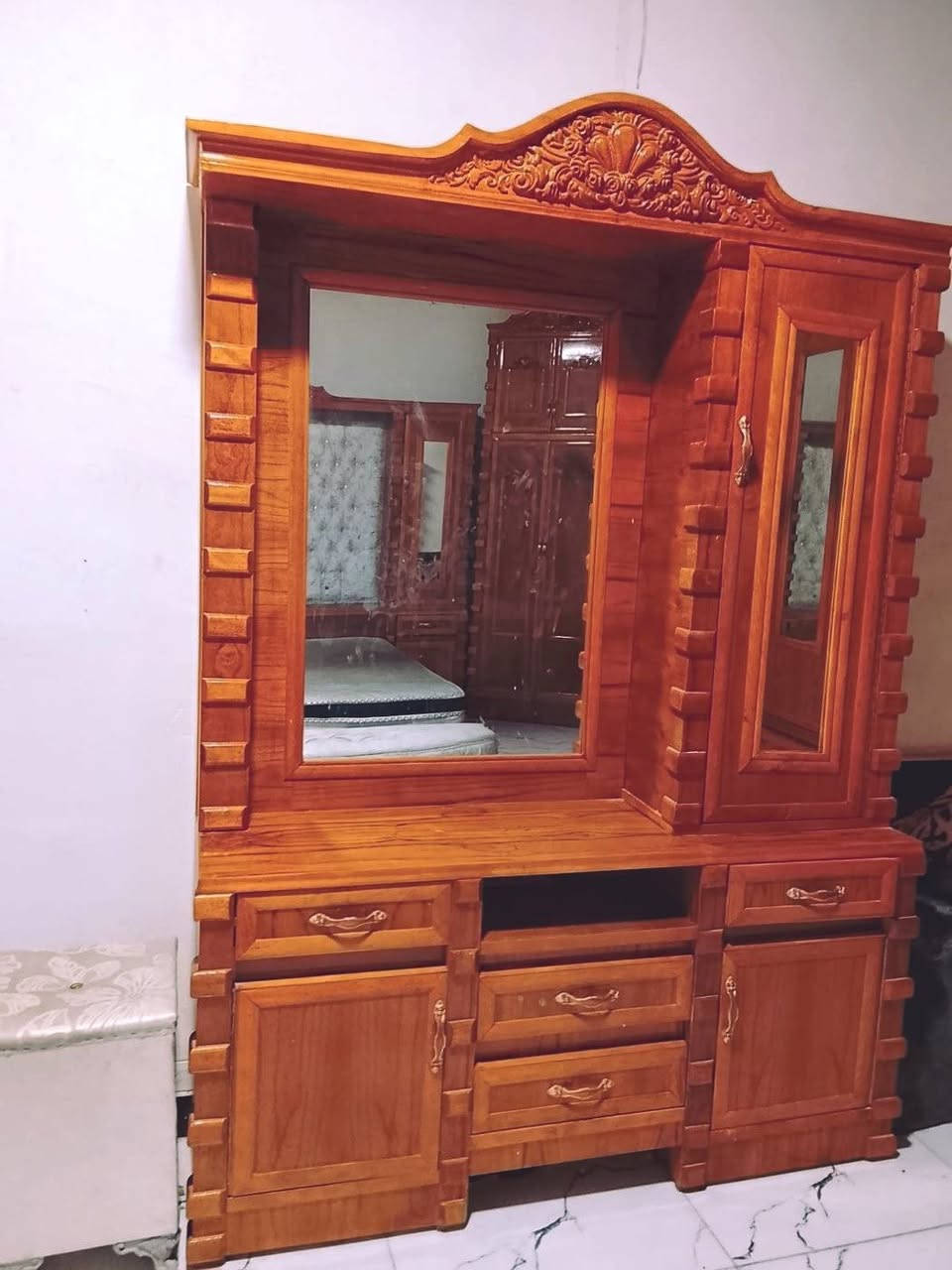 السلام عليكم 
غرفة نوم جديدة جداً اللّٰه شاهد اخذتهه بمليونين و١٠٠ ( ٢.١٠٠.٠٠٠) وحالياً اريد ابيعها ب مليون و٧٥٠ (١.٧٥٠.٠٠٠)
العنوان/الحسينية /السكلات
***********
