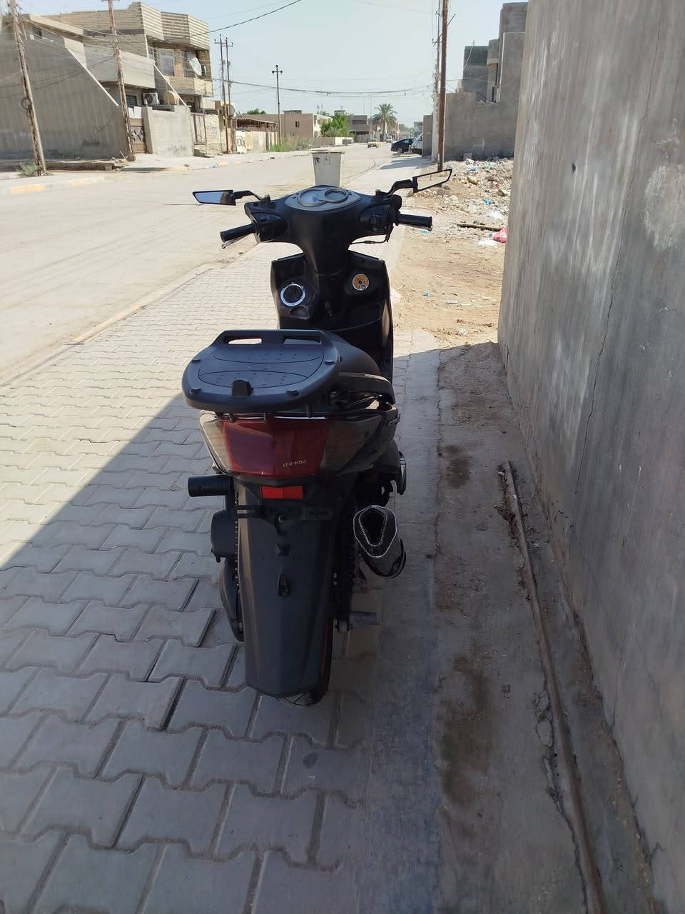 السلام عليكم إخوان شلونكم سكنس فحل نوزل للبيع دراجة جدا نظيفة أمانة الله واستخدام قليل جدآ يعني ما متعوبة كولشي بيها شغال كهربائياتها كلها جديده الظفيرة مالتها بالچيس زلغ اصغير ما بيها مكينة مجفتة تجفيت درجة اولى وانطيك بيها ضمان إخوان سعر الدراجة ٧٥٠ وتعال شوف بعينك ودلل مكاني بغداد أبي غريب وحياكم الله هذا رقمي أيضا للتواصل بين واتساب ***********
