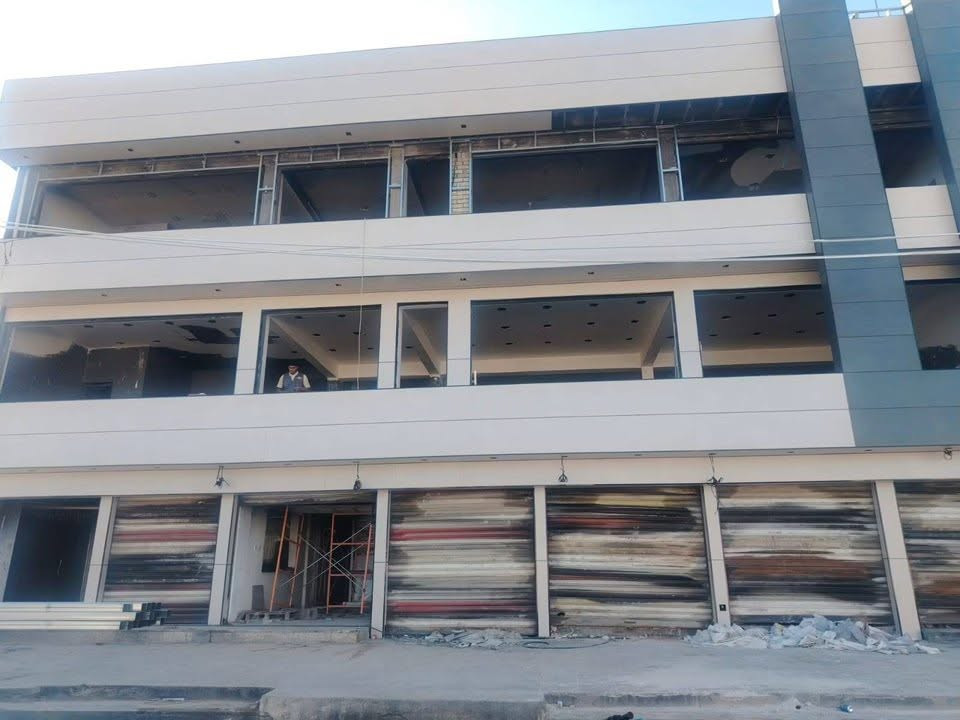 **السلام عليكم ورحمة الله وبركاته**
### 🏢 شركة أرامكو لوجهات المباني الحديثة
> **تميز، فخامة، ودقة في التنفيذ**
> 
#### 🛠️ خدماتنا المتميزة وتشمل:
 * **تغليف الواجهات بورسلين فرونتك (Frontek):** تركيب احترافي بأحدث الأنظمة لضمان العزل والجمالية الفائقة.
 * **تغليف واجهات كوتا (Kotta):** لمسة عصرية تعطي المبنى طابعاً معمارياً فريداً.
 * **تنفيذ وتجهيز كافة الأنظمة الحديثة:** للواجهات الخارجية بجودة تطابق المواصفات العالمية.
#### 📍 مواقعنا وفروعنا:
 * **الفرع الرئيسي:** بغداد - ساحة النصر
 * **الفرع الثاني:** كربلاء المقدسة - شارع الروضتين
#### 📞 للاستفسار والتواصل المباشر:
 * 📱 ***************
 * 📱 ***************
 * 📱 ***************
**مع الشكر والتقدير للجميع، وأتمنى التوفيق للجميع.**
