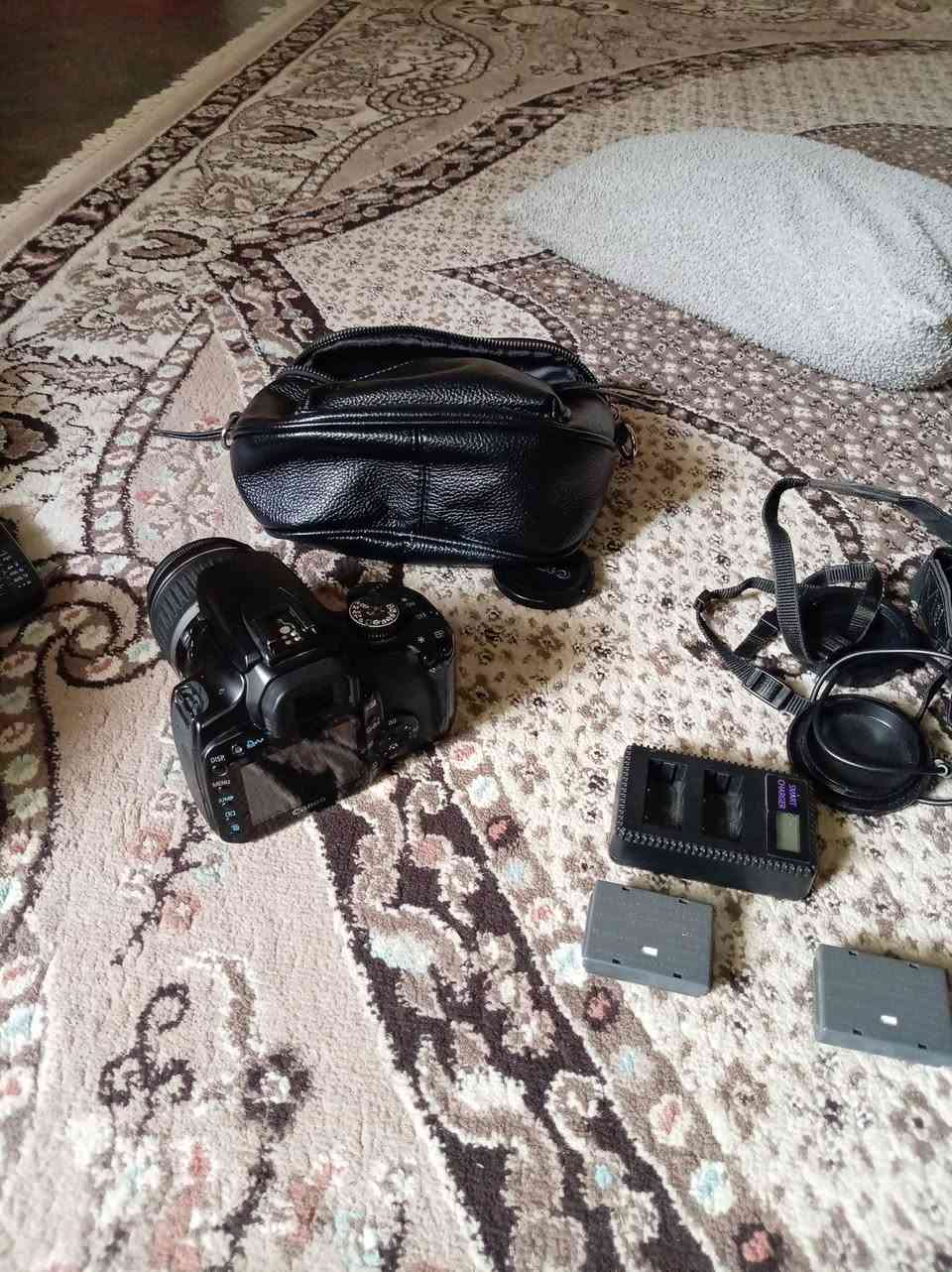 کامرە زۆر باکە سی باتری لە کە ڵە میمۆری 150هە زار
