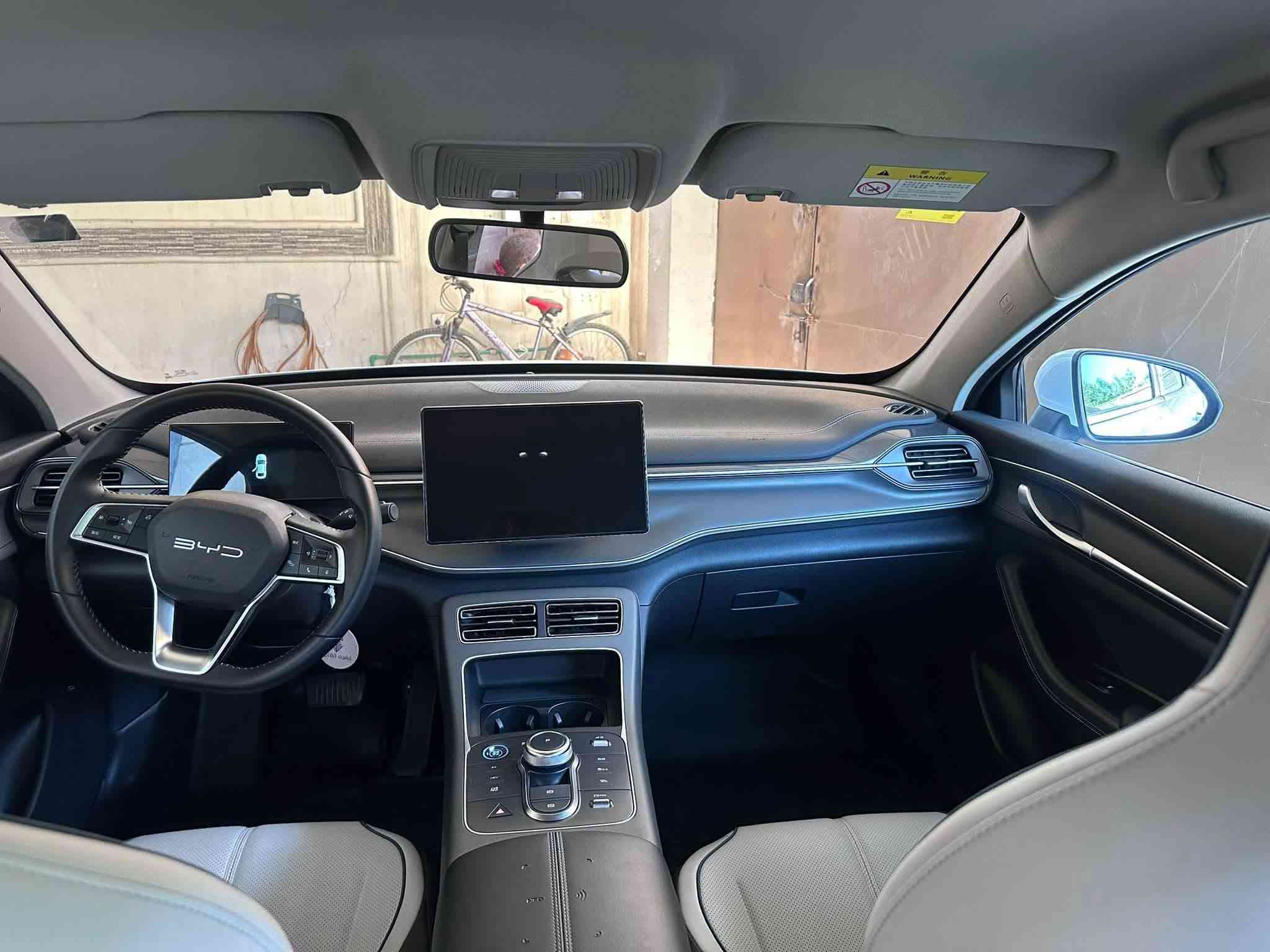 BYD دستروير 2025 
ممشی السيارة 12 الف
فول مواصفات السيارة عدا الفتحه 
داخل مقاعد جلد لونين
بصمه دخول وكارت NFC
 تشغيل عن بعد السيارة 
قطعتين تبريد مخارج شحن 4
حساس خلفي کامره خلفيه دوراه
شاشا کبیره قلابه
السيارة بلكم هايبر محرك 1500 جنريتر
بانزين - شحن - كهرباء التفويله تمشيك 1200 
رقم بغداد بأسمي تحويل مباشر
اضافه لد بلوجكتر تفاعلي مع الإشارة ترحيب 
ارضيات حوضيه اصلية سستم 
السيارة مكفولة عدا رصعه 
بحافة الجنطه PDR بسيط جداً
ناشر صورتها قبل
السعر 20 و 400 نهائي 
مكاني بغداد حي العدل
***********
