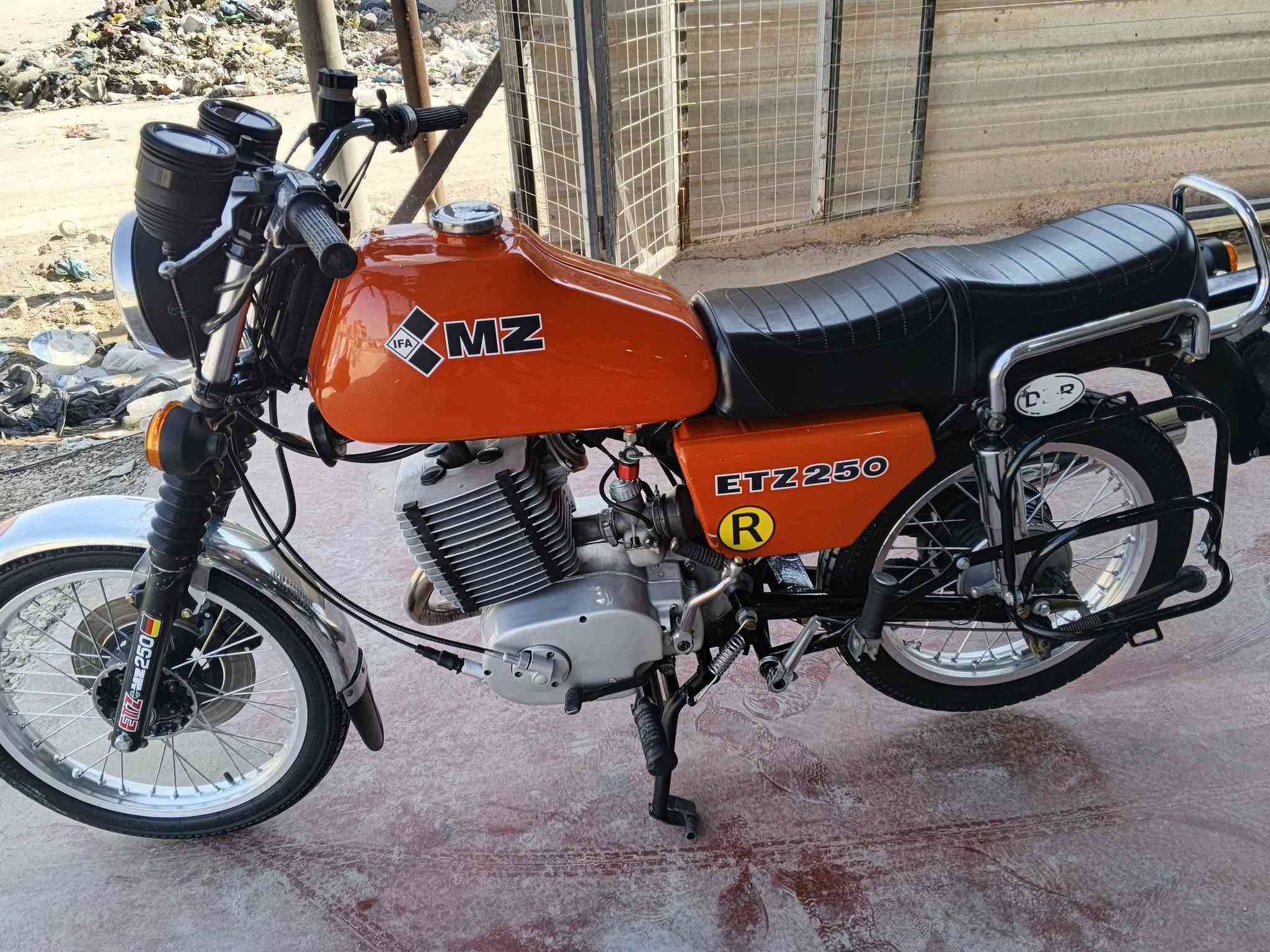 سلام عليكم ماطور 88رقم وسنويه صدامي بدون راعي الدرجه بيه لحيم صور واحد جوه الكشن والخشم امقويه شرط بلادي  سايس 3الماطور كامل من كهربائية وغلب غرضه ألماني الدرجه خير من الله سعر الدرجه 2500وبي مجال مكاني حله رقمي التواصل ***********
