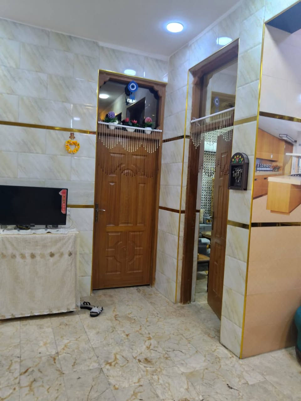 بيت( 100م) مربع 
بيت كامل مكمل اي نقص مابيه بناء حديث طابوك بلكامل 
تصميم يخبل داخل وخارج 
الطابق الارضي 
استقبال 
مطبخ 
حولي 
غرفة نوم 
حمام 
ترك 
الطابق الثاني بيه 3 غرف نوم (العنوان) الزعفرانية منطقة حجي جعفر *********** (السعر 180مليون ) وبيه مجال
