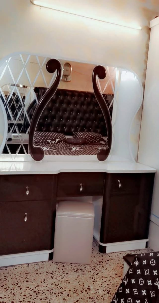 غرفه اصليه قويه كلش نظيفه ٦٥٠ وبي مجال بسيط مكان بغداد

