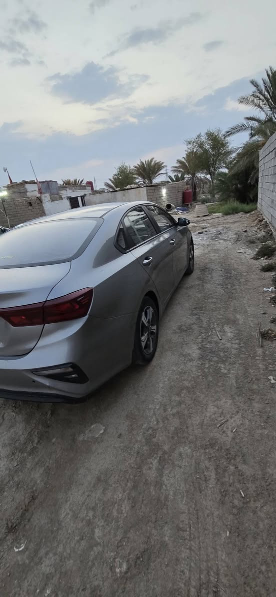 كيا سيراتو موديل 21 خليحي للبيع او مراوس
محرك 1600 كير  cvt
سياره بيها الباب الصدر الايسر صبغ 
والهلال الايمن تجميل فقط 
كير محرك حداديه كفاله 
تدفئه تبريد كله شغال
السياره نضيفه حيل
رقم السياره ذي قار معوقين بعد سنة ونص تتحول تريد مكاتبه او وكاله السياره نضيفه كلش 
سعر السياره 128 وبيها مجال بسيط
التواصل ***********واتساب او اتصال فيس ما اتواجد
