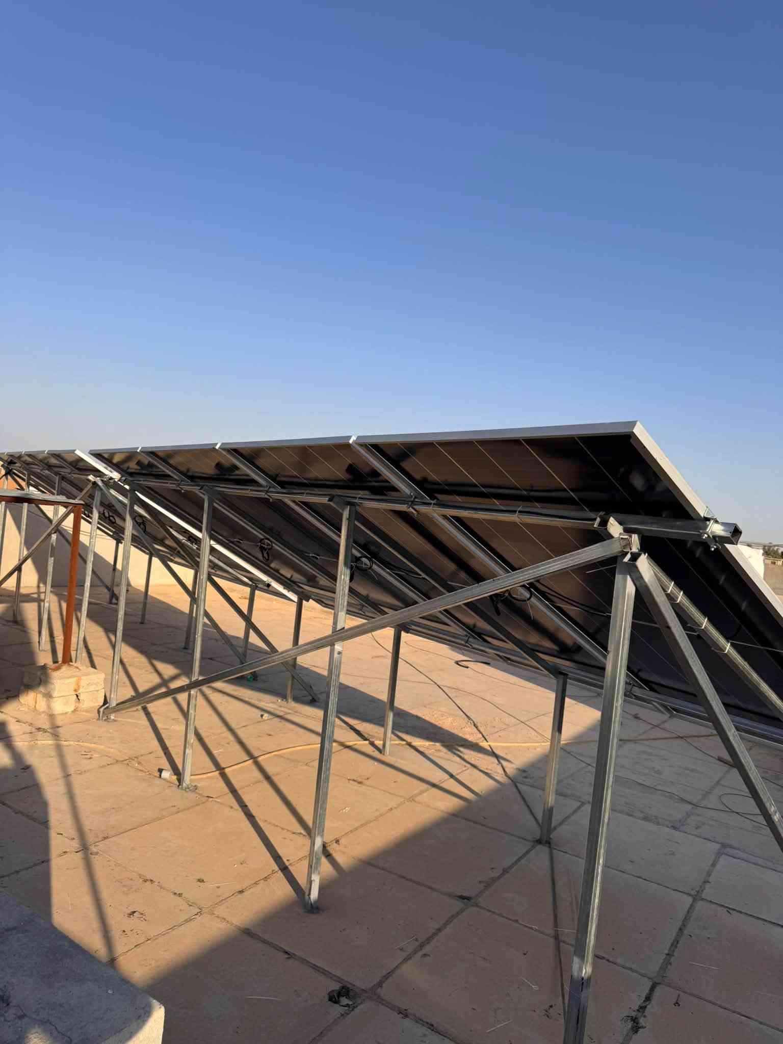 بطارية EVE ١٦kWh • انفيرتر Solis ٦kW • ألواح Jinko ٦٥٠W
