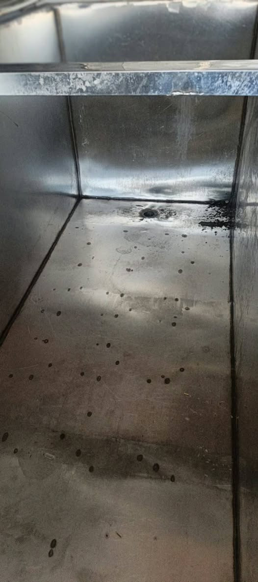السلام عليكم 
عندي هاي 
المجمده ستيل اصلي غذائي 
تفصال الطول ٢ متر والعرض ٩٠
بكس بس تثليج مال لحوم 
بابين فقط 
السعر مليون و٥٠٠الف وبيها مجال 
العنوان الدورة الرقم ***********
