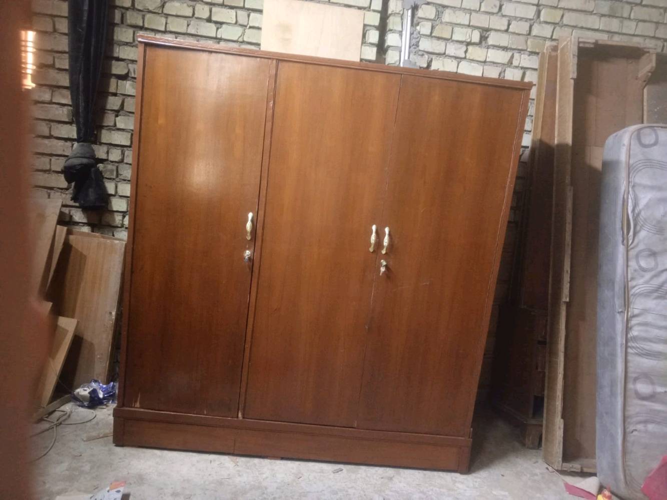 يوجد كناتير صاج مكانهم دوره هو رجب توصيل بغداد متوفر شراي يتصل ***********