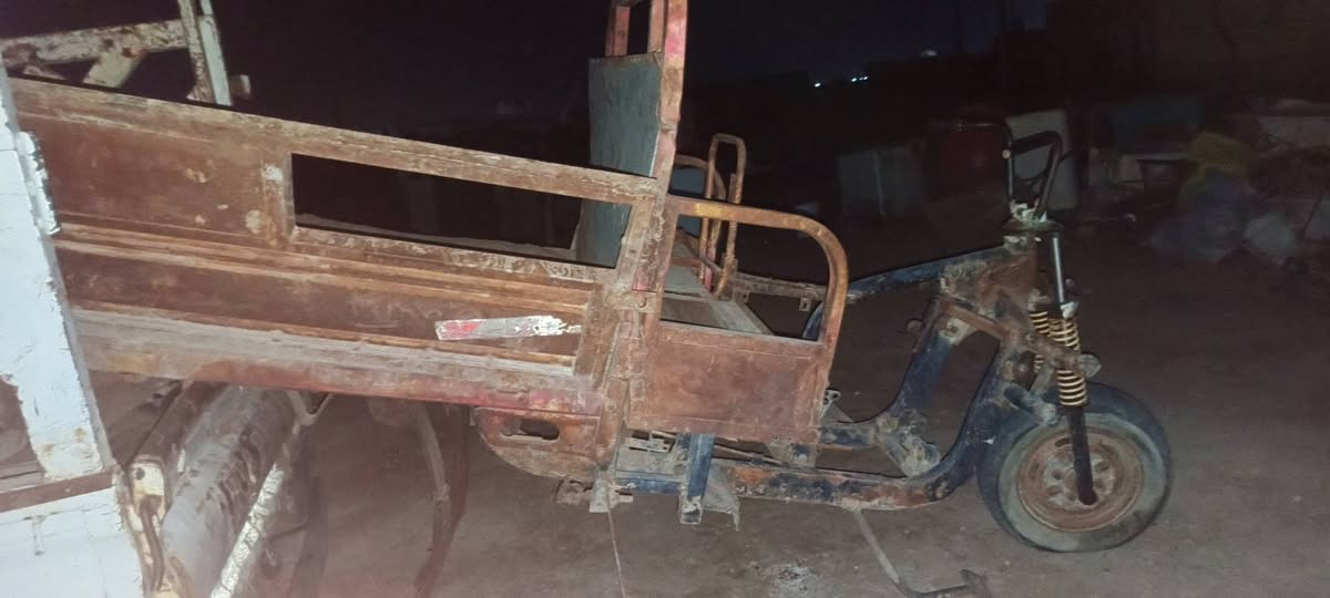 السلام عليكم ستوته سلطان فقط شاصي وبدي وصدر نقصه اكسن ومكينه شوف العين بدون أوراق شاصي ركبه ملحومه 
مكاني ميمونه سعر 150  سلطان ستوته ***********
