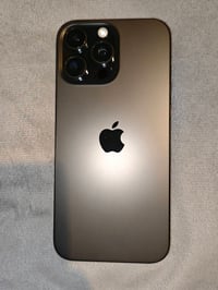 للبيع جهاز iPhone 16 Pro Max سعة 256GB ورام 8GB، باللون الرمادي التيتا...